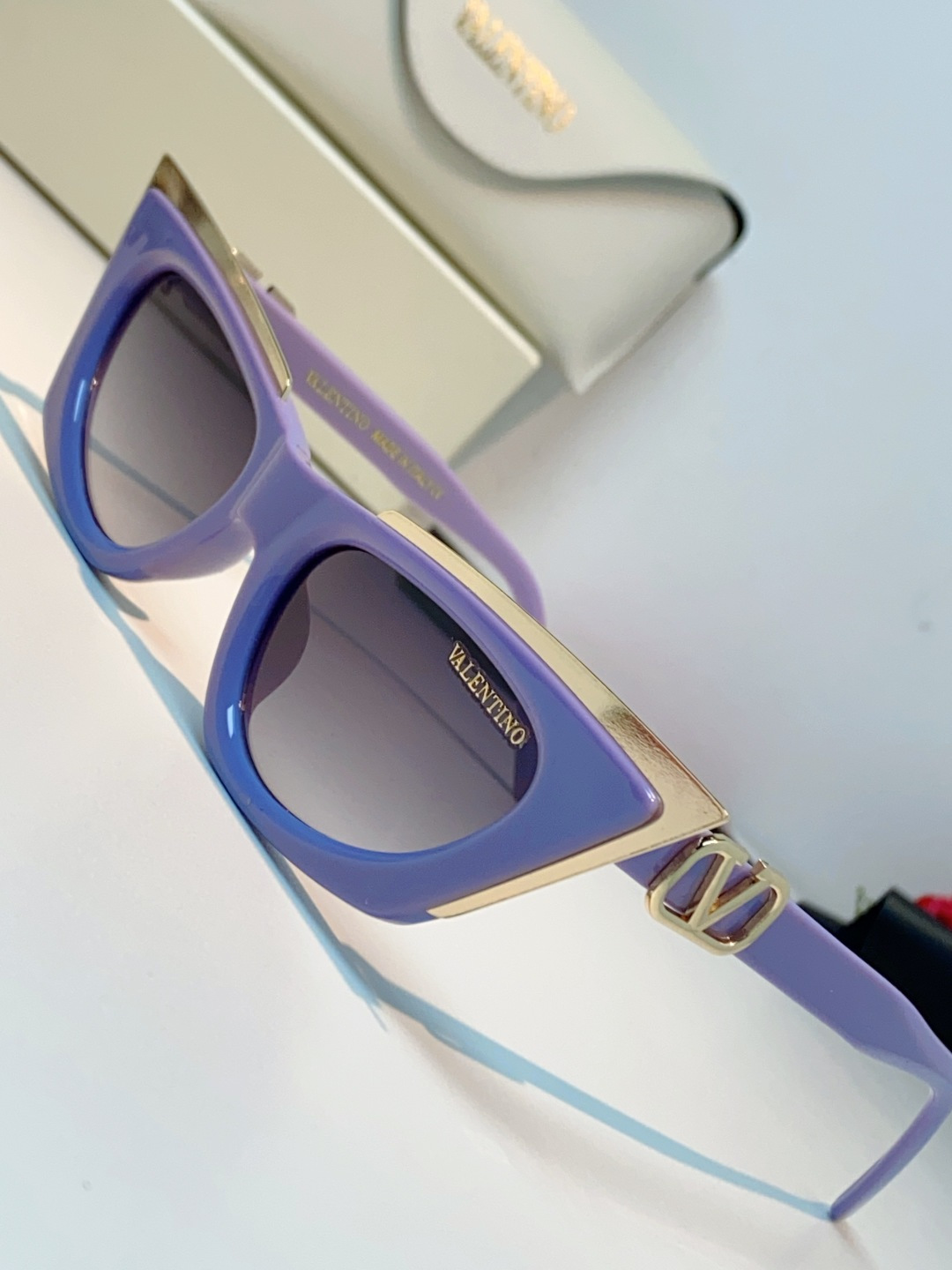 Valentino华伦天奴 2026新款金属半框猫眼太阳镜跨境个性金属V字女士遮阳墨镜