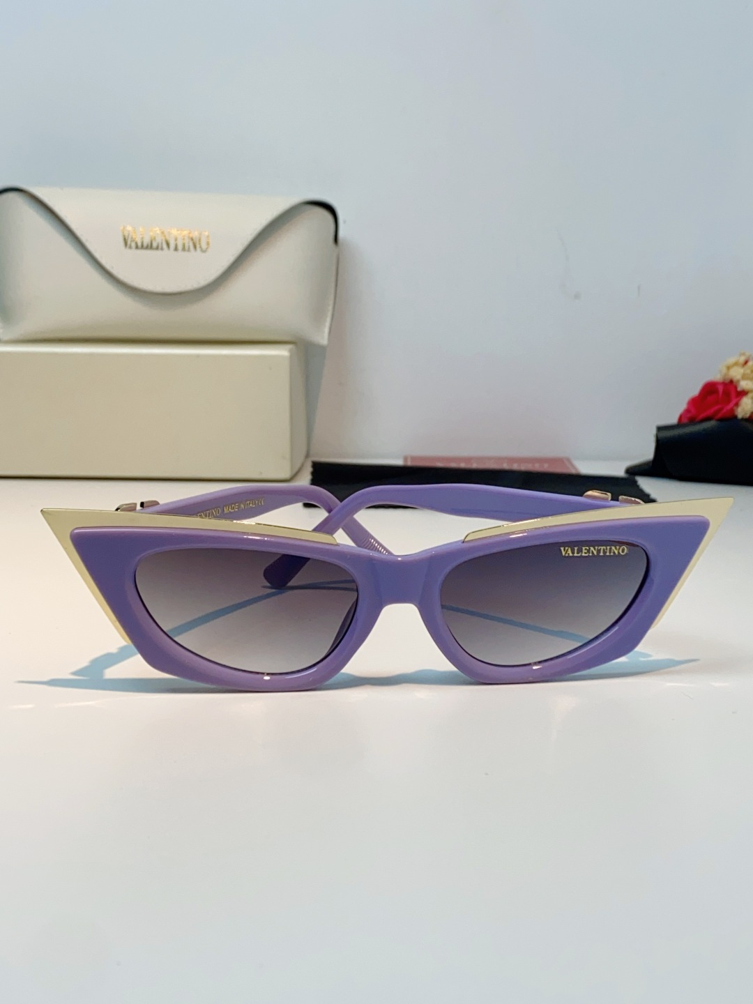 Valentino华伦天奴 2026新款金属半框猫眼太阳镜跨境个性金属V字女士遮阳墨镜