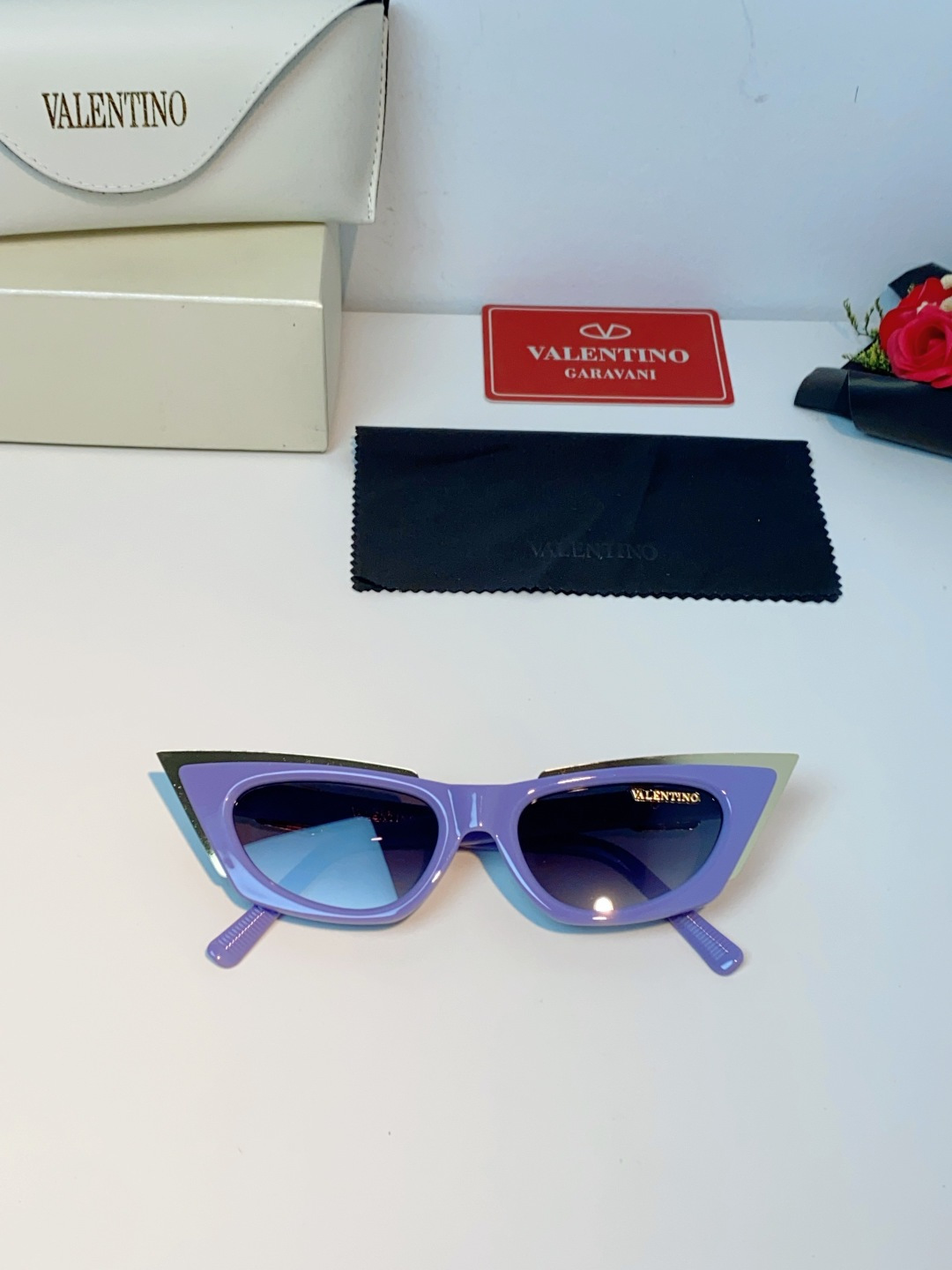 Valentino华伦天奴 2026新款金属半框猫眼太阳镜跨境个性金属V字女士遮阳墨镜