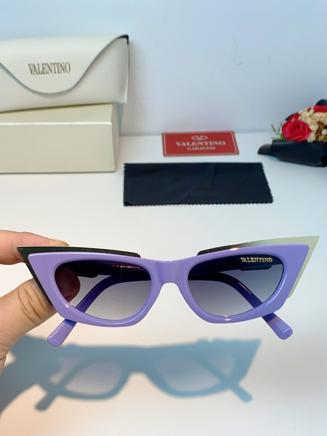 Valentino华伦天奴 2026新款金属半框猫眼太阳镜跨境个性金属V字女士遮阳墨镜