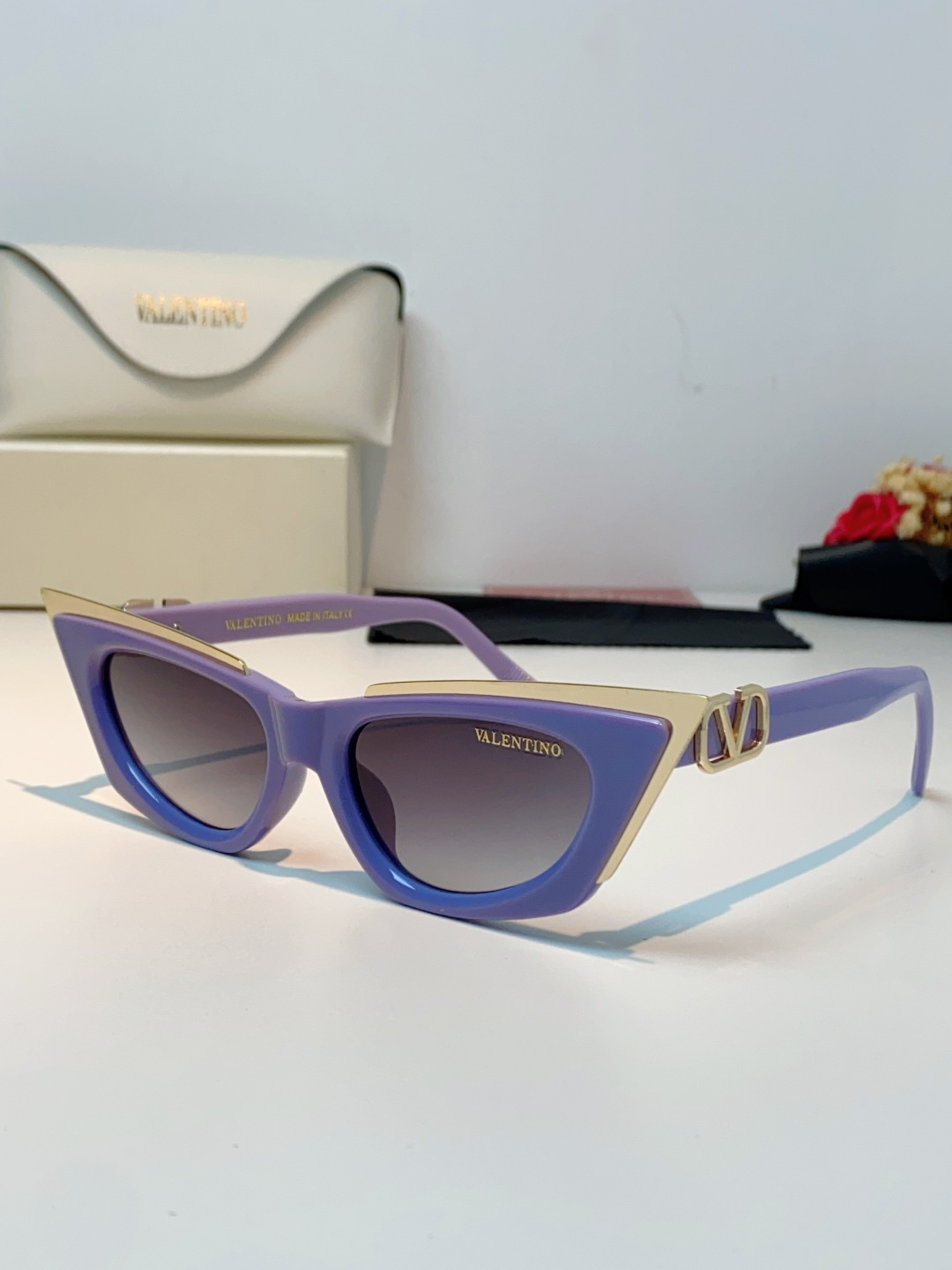 Valentino华伦天奴 2026新款金属半框猫眼太阳镜跨境个性金属V字女士遮阳墨镜