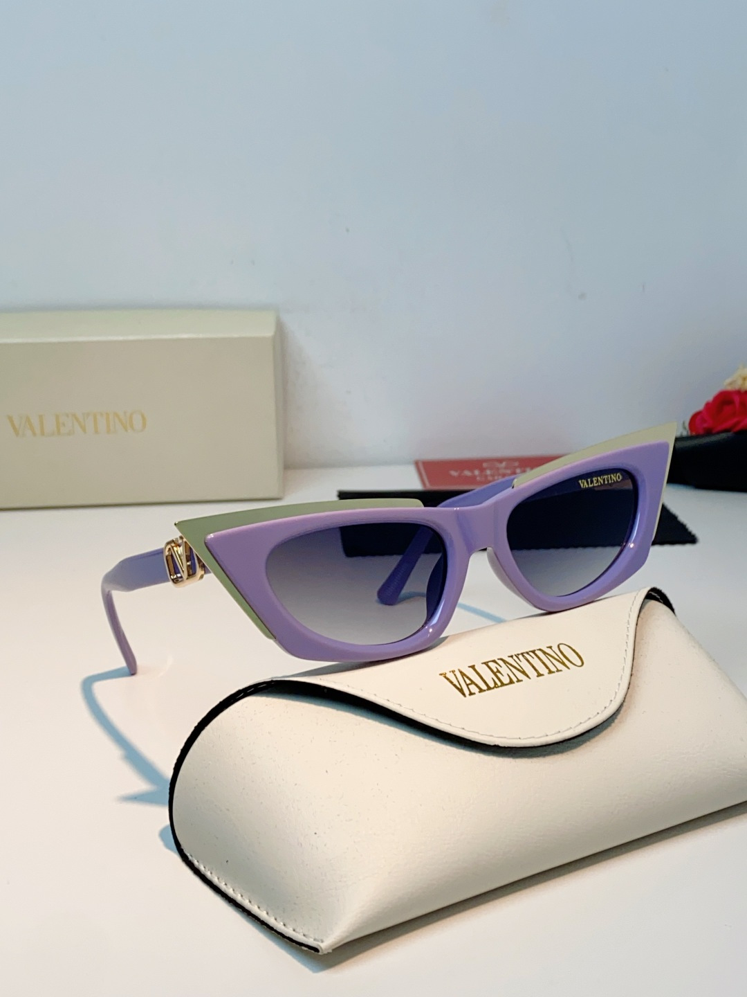 Valentino华伦天奴 2026新款金属半框猫眼太阳镜跨境个性金属V字女士遮阳墨镜