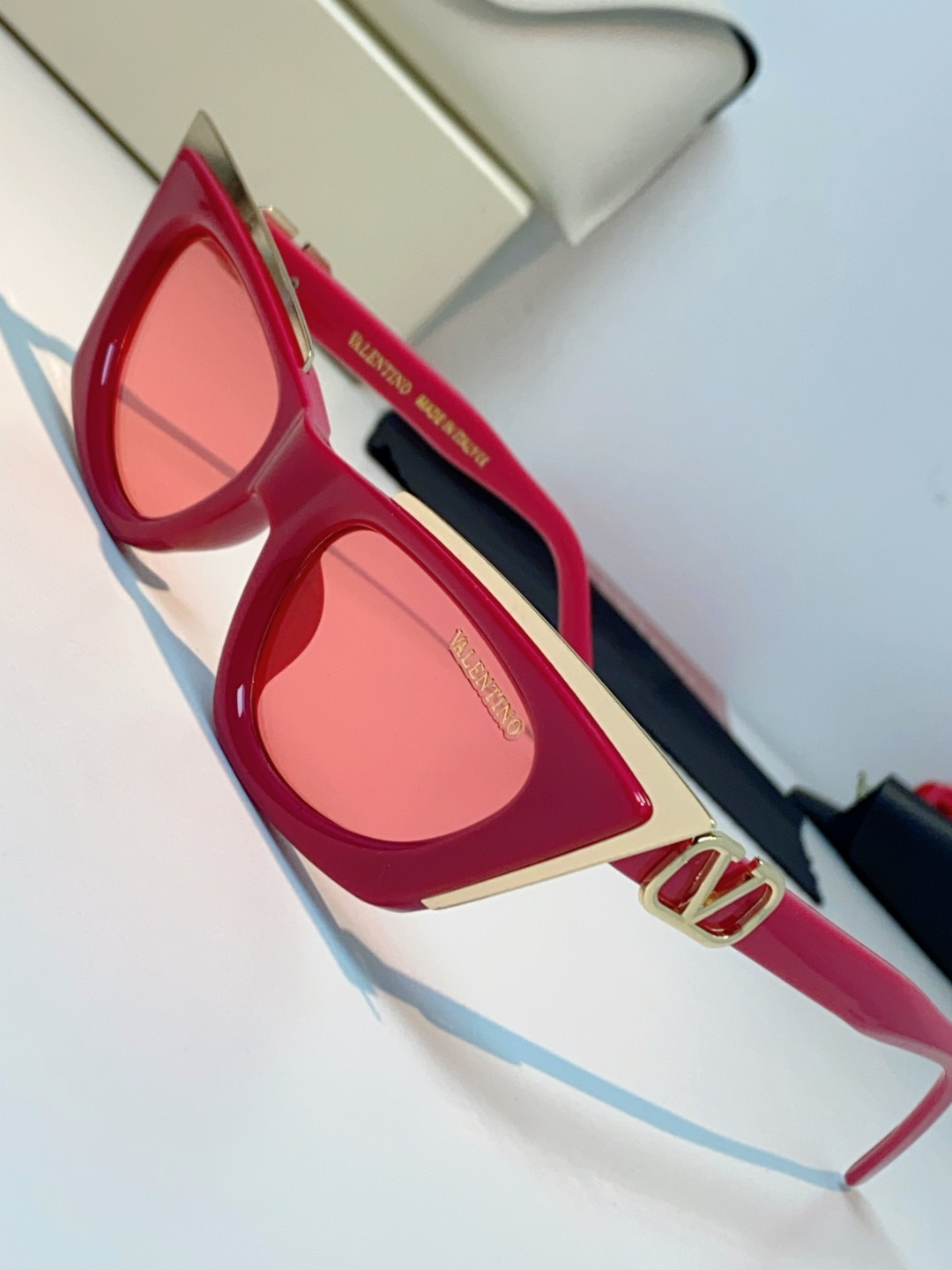 Valentino华伦天奴 2026新款金属半框猫眼太阳镜跨境个性金属V字女士遮阳墨镜