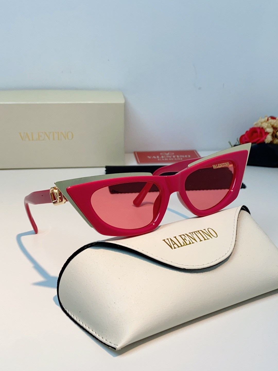 Valentino华伦天奴 2026新款金属半框猫眼太阳镜跨境个性金属V字女士遮阳墨镜