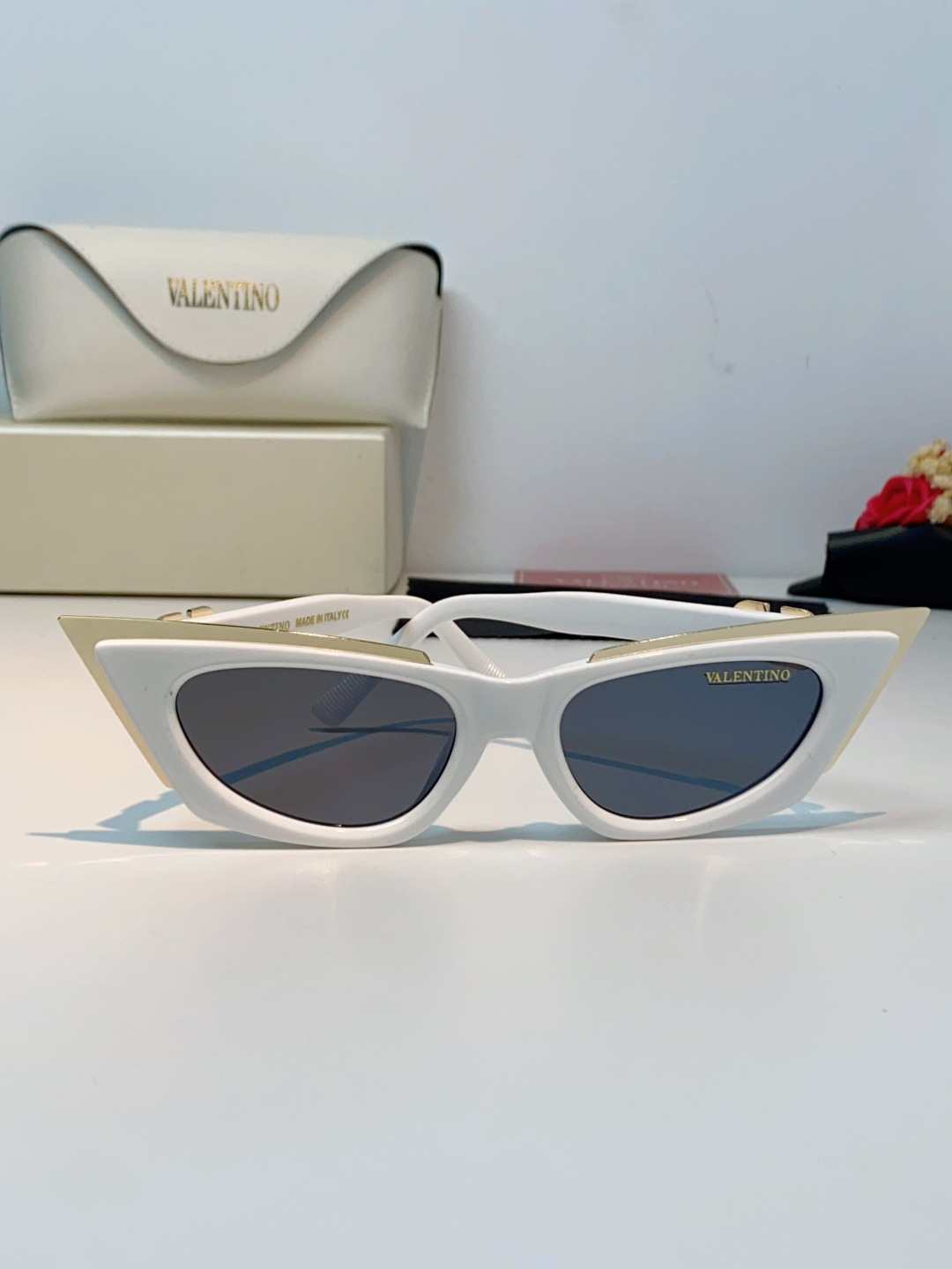 Valentino华伦天奴 2026新款金属半框猫眼太阳镜跨境个性金属V字女士遮阳墨镜