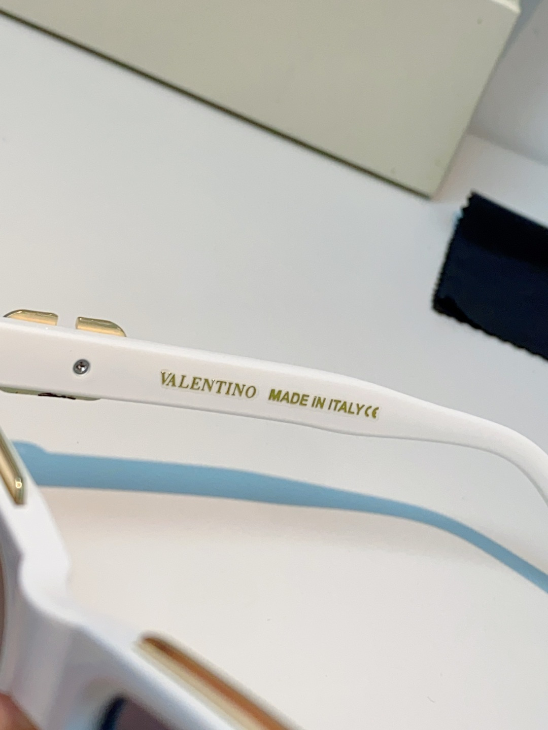 Valentino华伦天奴 2026新款金属半框猫眼太阳镜跨境个性金属V字女士遮阳墨镜