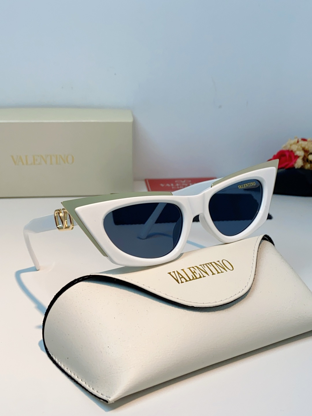 Valentino华伦天奴 2026新款金属半框猫眼太阳镜跨境个性金属V字女士遮阳墨镜