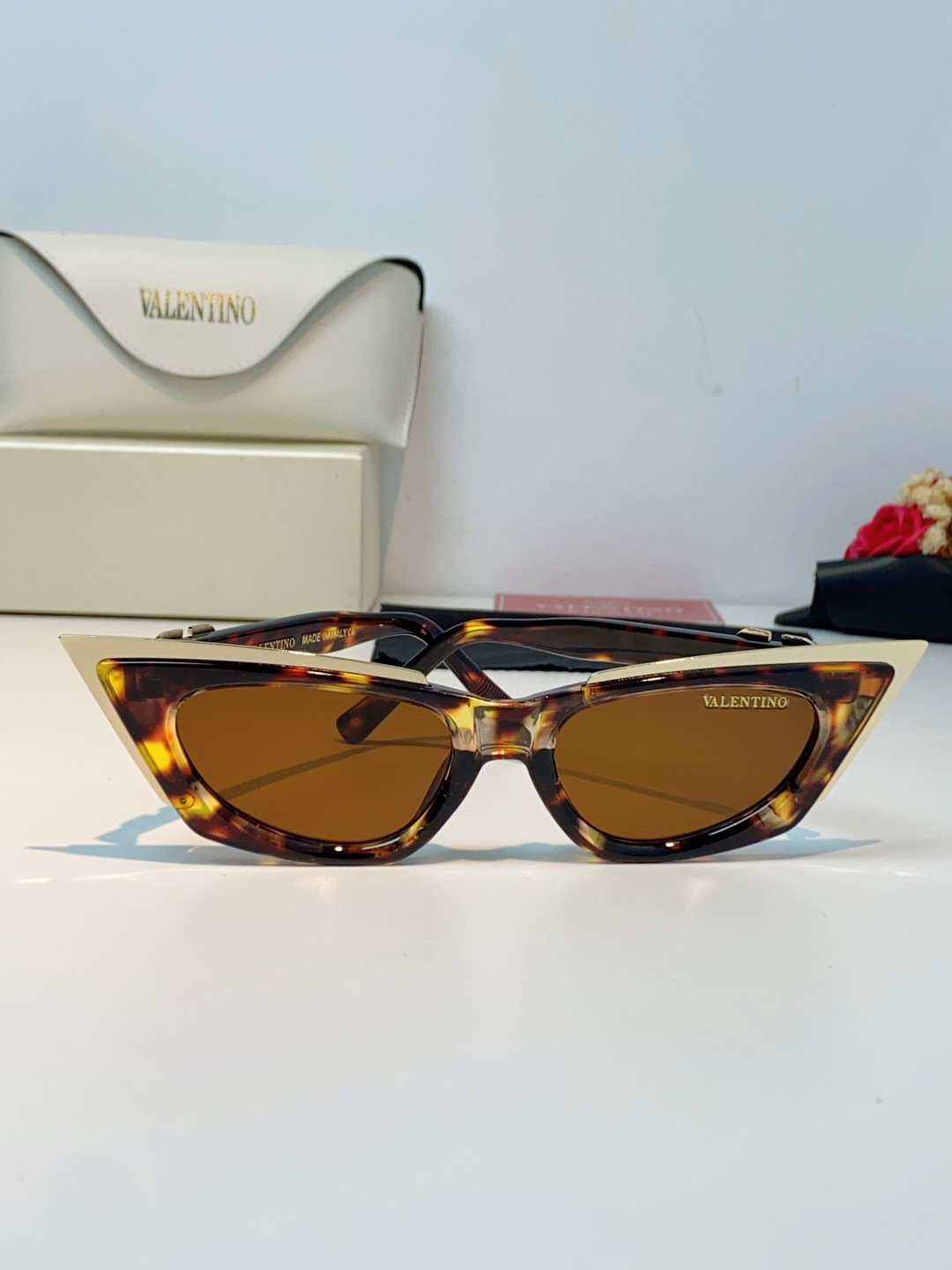 Valentino华伦天奴 2026新款金属半框猫眼太阳镜跨境个性金属V字女士遮阳墨镜