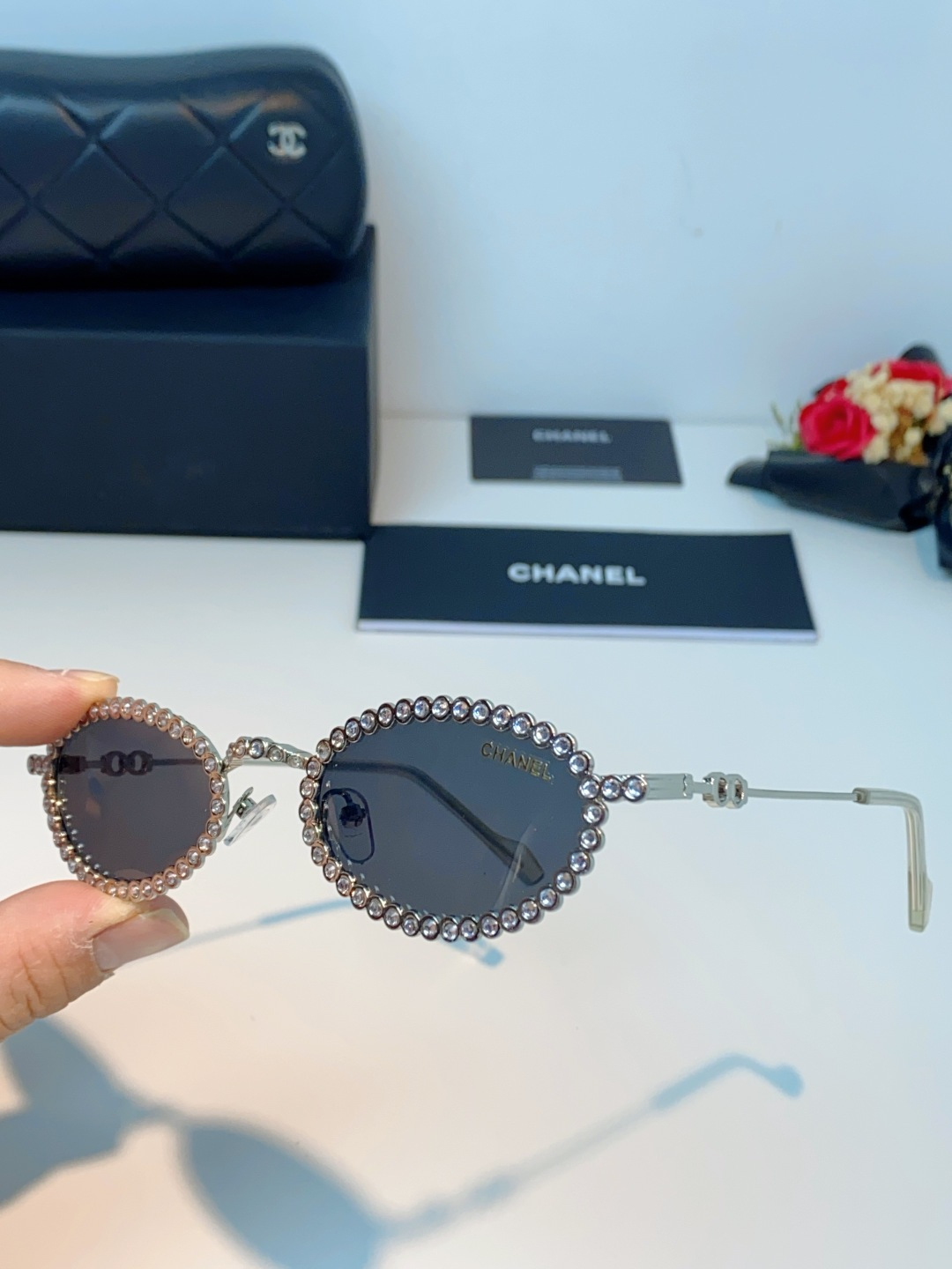 Chanel香奈儿 2026新款欧美风镶钻素颜眼镜轻奢辣妹风配近视度数造型拍照防蓝光小椭圆框