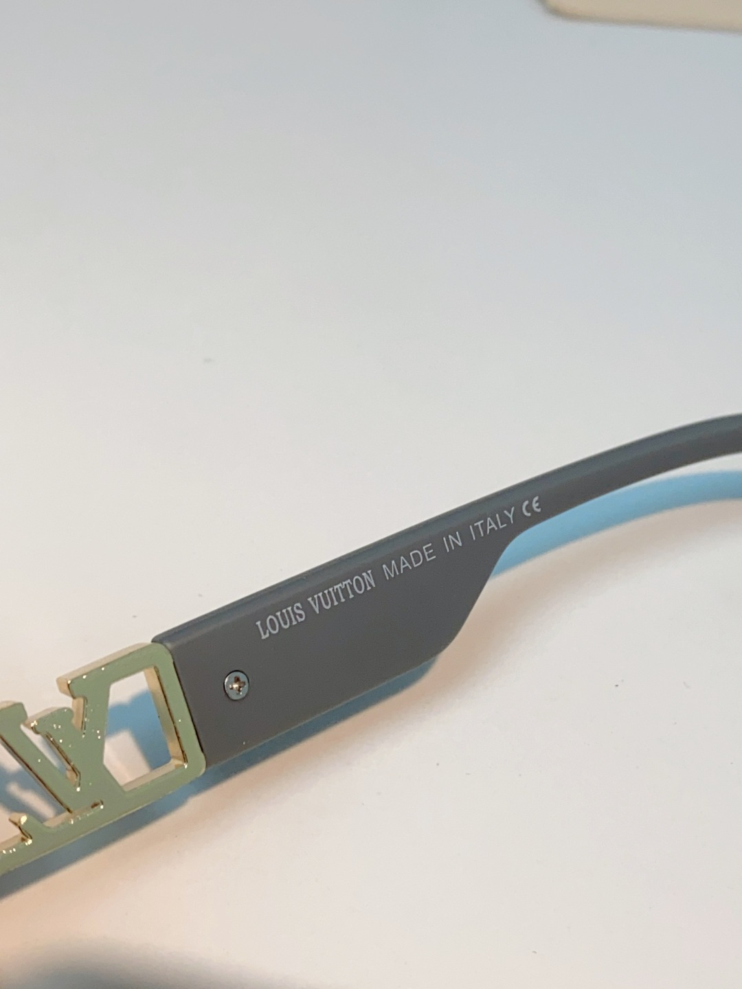 Louis Vuitton路易威登 男女款墨镜🕶️女款墨镜🕶️好看上脸超大气显脸小，小满印不会有土气暴发