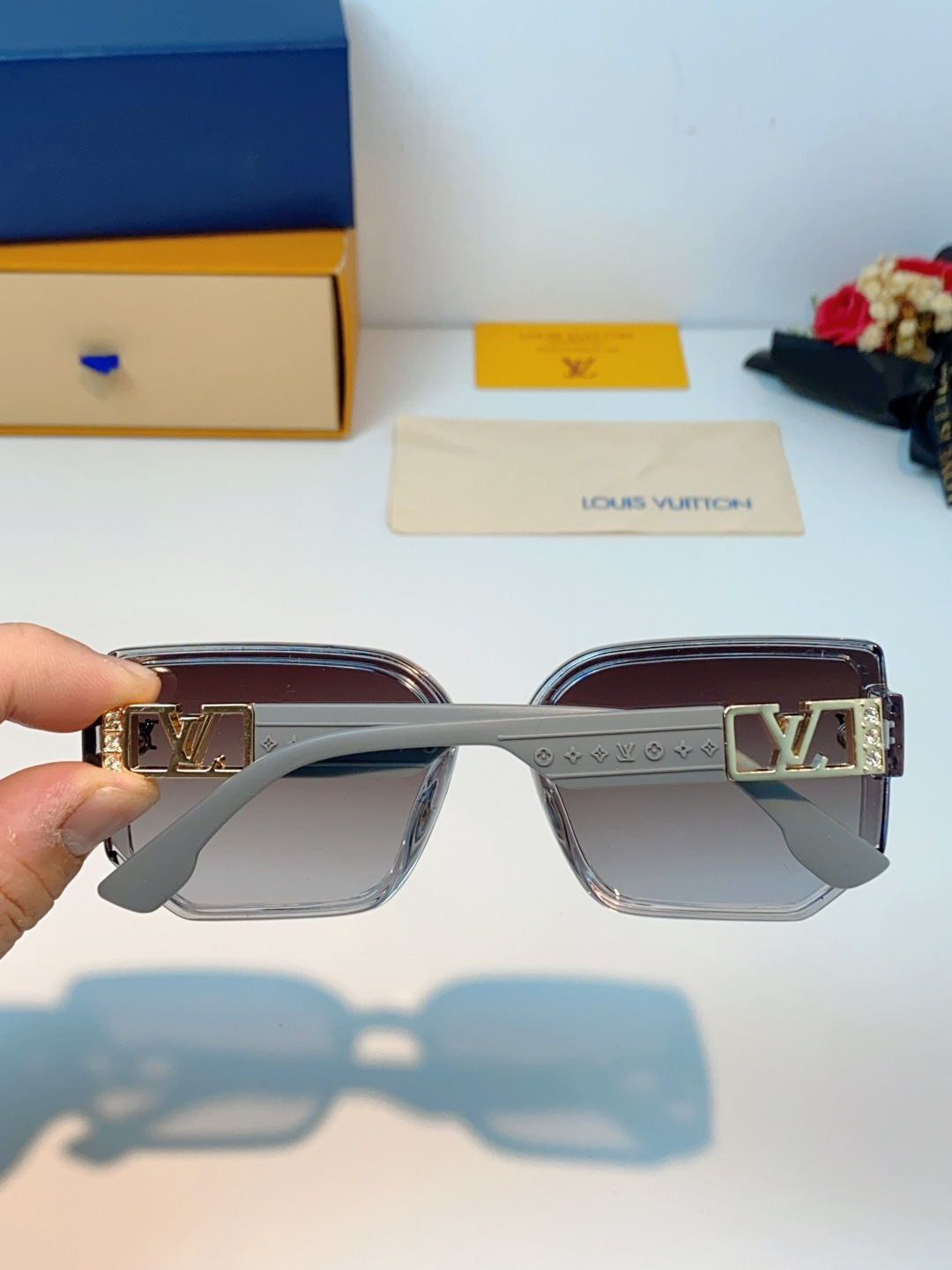 Louis Vuitton路易威登 男女款墨镜🕶️女款墨镜🕶️好看上脸超大气显脸小，小满印不会有土气暴发