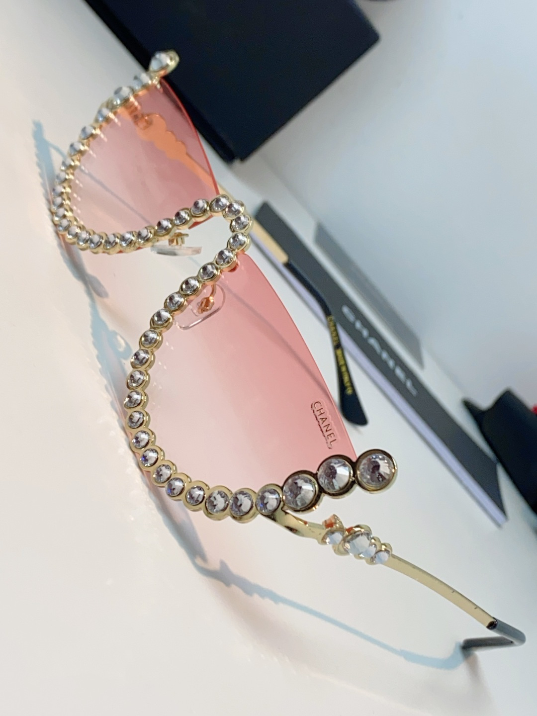 Chanel香奈儿 2026新款欧美个性网红珍珠镶钻太阳眼镜金属下半框时尚凹造型墨镜女士墨镜