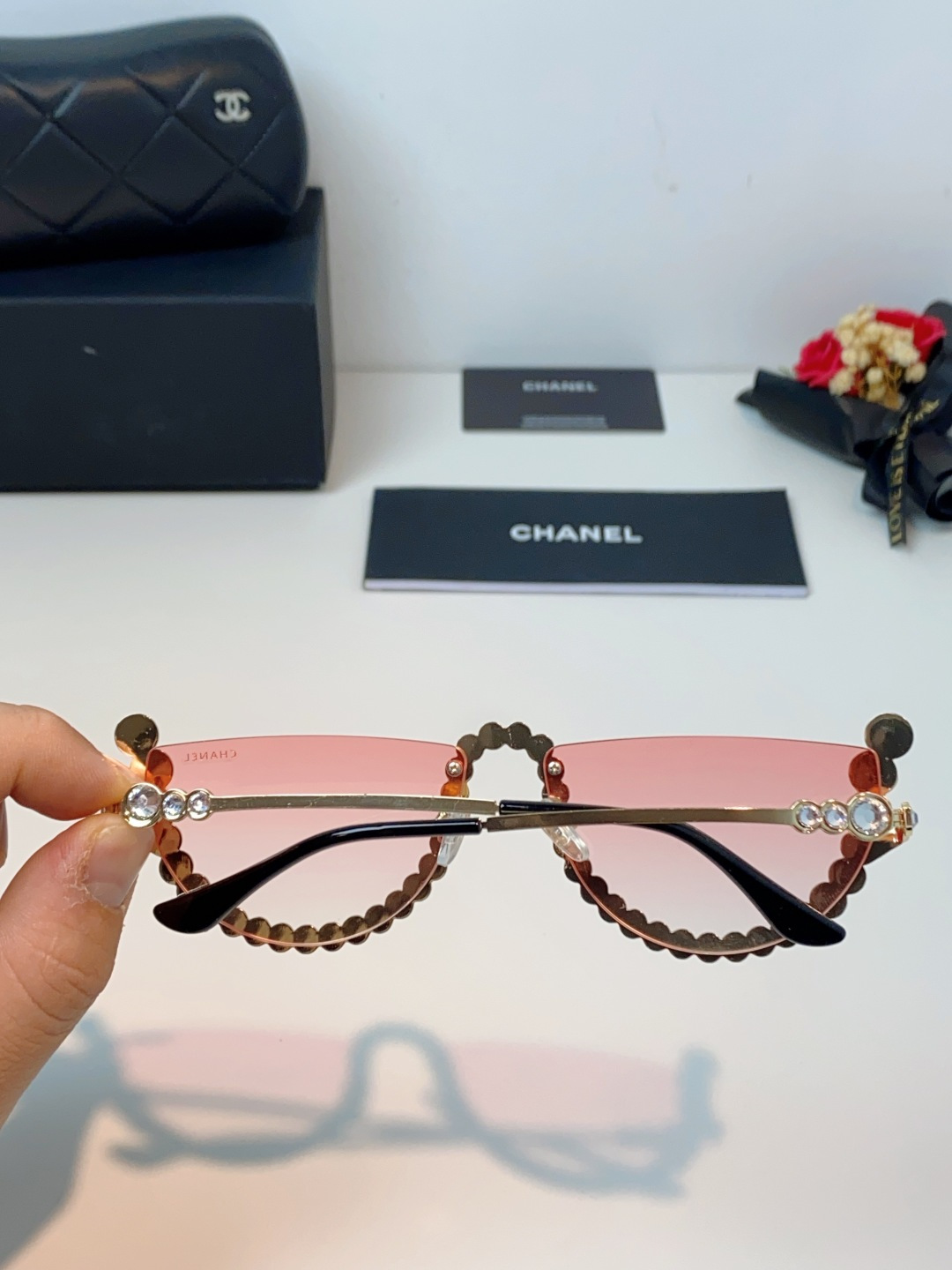 Chanel香奈儿 2026新款欧美个性网红珍珠镶钻太阳眼镜金属下半框时尚凹造型墨镜女士墨镜