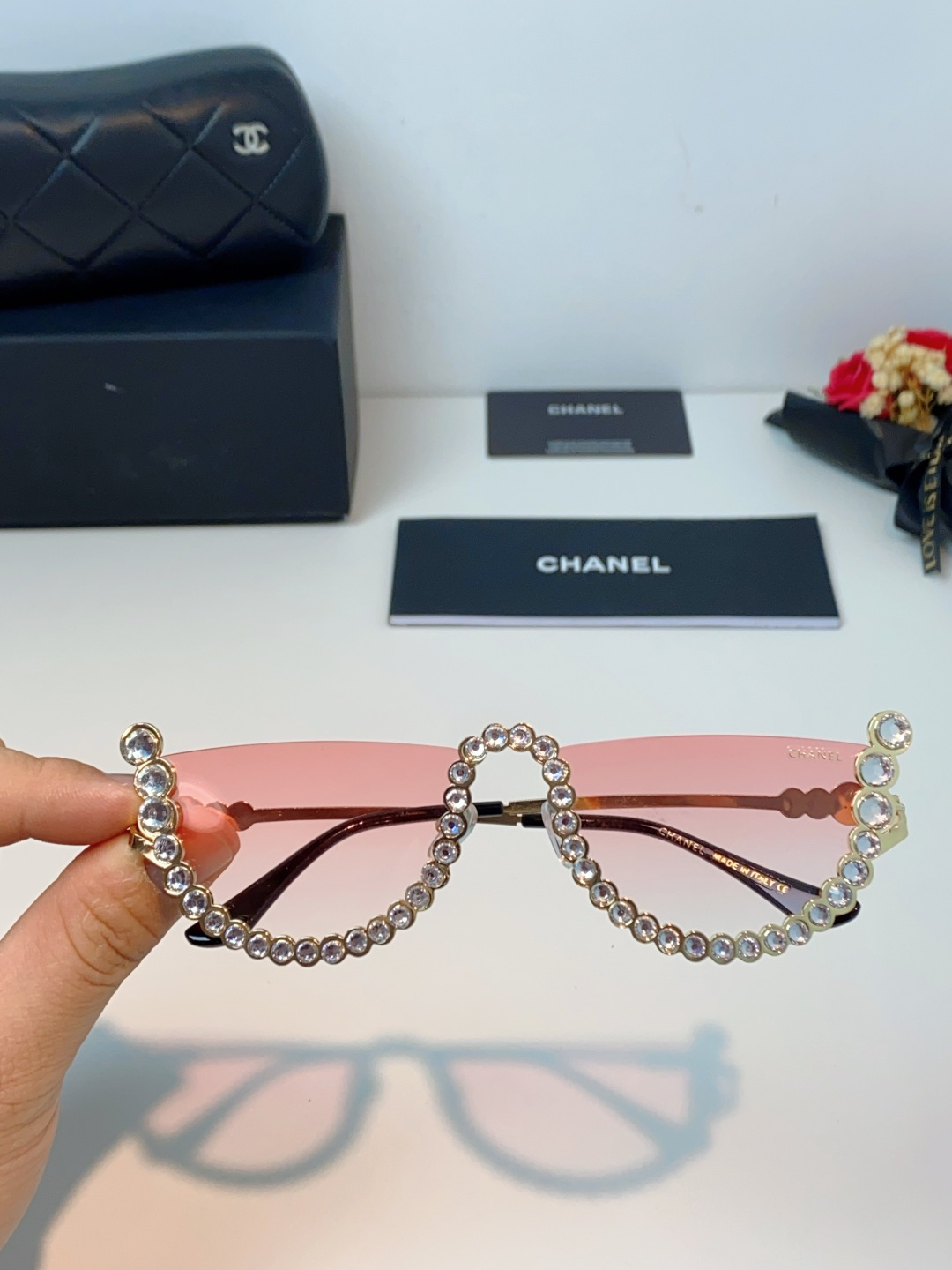 Chanel香奈儿 2026新款欧美个性网红珍珠镶钻太阳眼镜金属下半框时尚凹造型墨镜女士墨镜