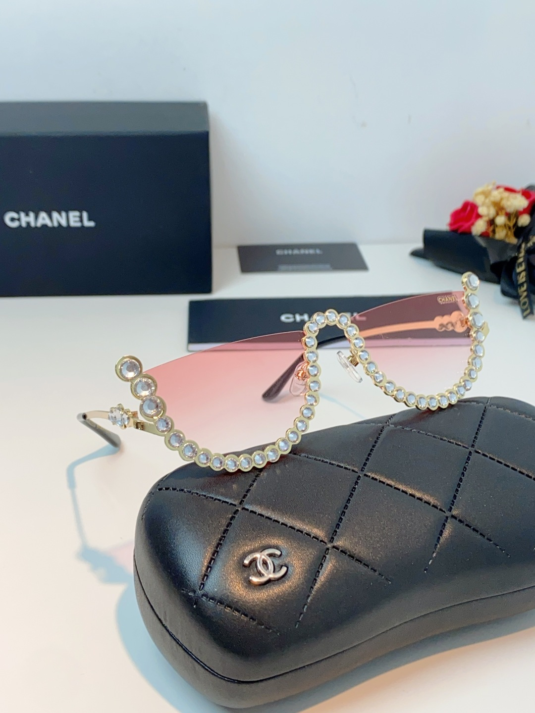 Chanel香奈儿 2026新款欧美个性网红珍珠镶钻太阳眼镜金属下半框时尚凹造型墨镜女士墨镜