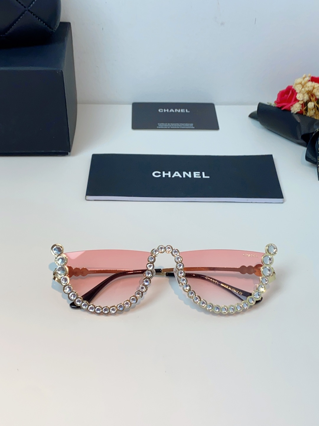 Chanel香奈儿 2026新款欧美个性网红珍珠镶钻太阳眼镜金属下半框时尚凹造型墨镜女士墨镜