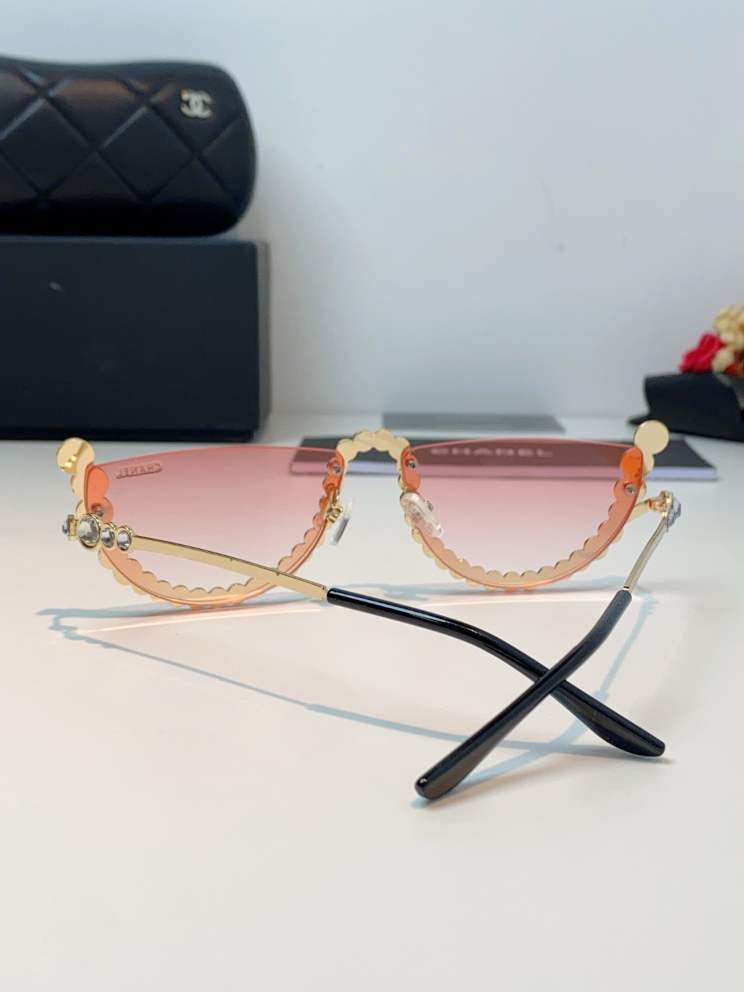 Chanel香奈儿 2026新款欧美个性网红珍珠镶钻太阳眼镜金属下半框时尚凹造型墨镜女士墨镜