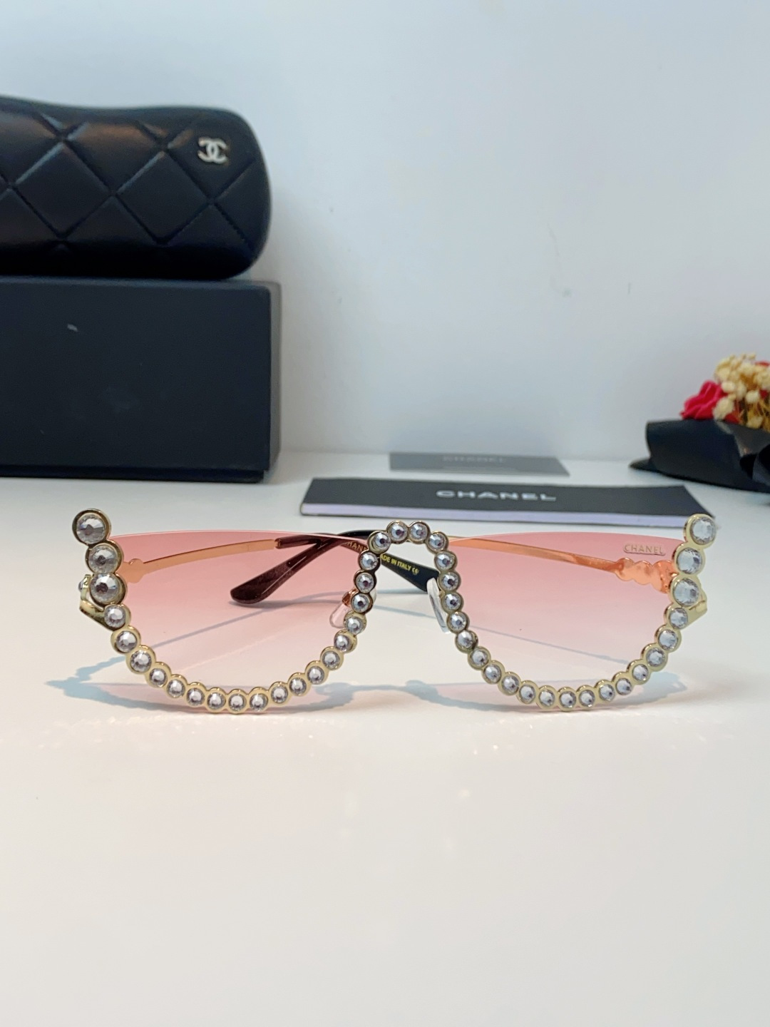 Chanel香奈儿 2026新款欧美个性网红珍珠镶钻太阳眼镜金属下半框时尚凹造型墨镜女士墨镜