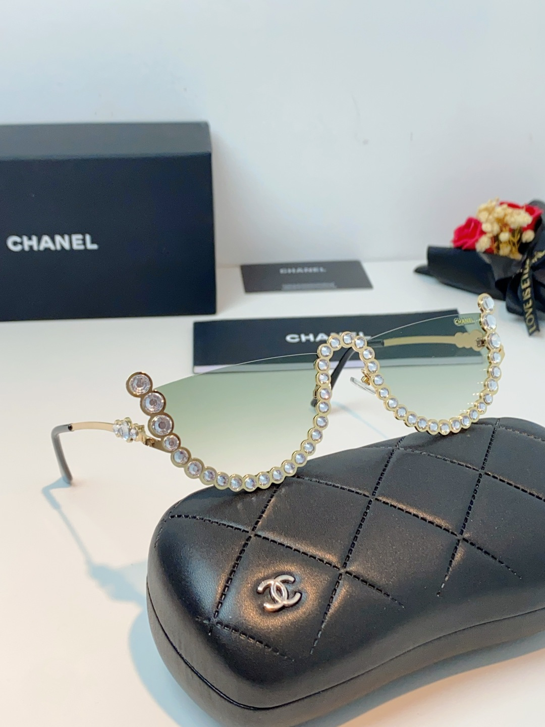 Chanel香奈儿 2026新款欧美个性网红珍珠镶钻太阳眼镜金属下半框时尚凹造型墨镜女士墨镜