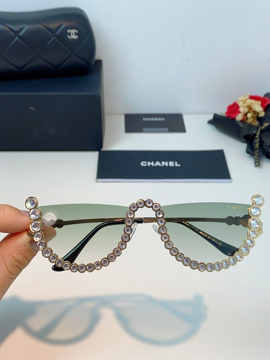 Chanel香奈儿 2026新款欧美个性网红珍珠镶钻太阳眼镜金属下半框时尚凹造型墨镜女士墨镜