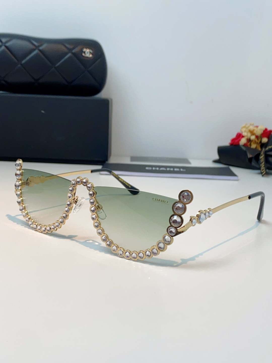 Chanel香奈儿 2026新款欧美个性网红珍珠镶钻太阳眼镜金属下半框时尚凹造型墨镜女士墨镜