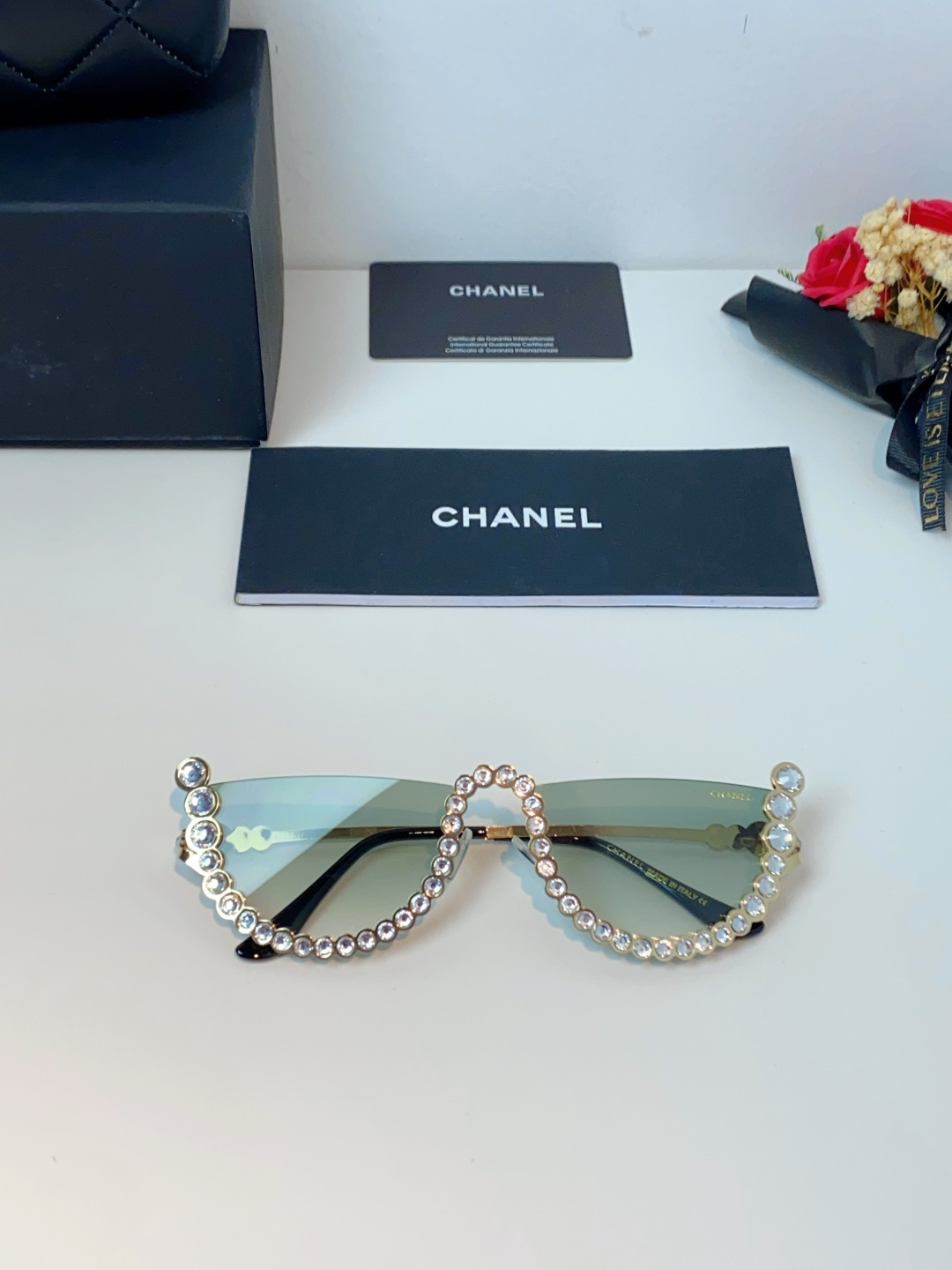 Chanel香奈儿 2026新款欧美个性网红珍珠镶钻太阳眼镜金属下半框时尚凹造型墨镜女士墨镜