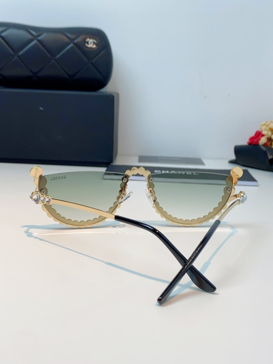 Chanel香奈儿 2026新款欧美个性网红珍珠镶钻太阳眼镜金属下半框时尚凹造型墨镜女士墨镜