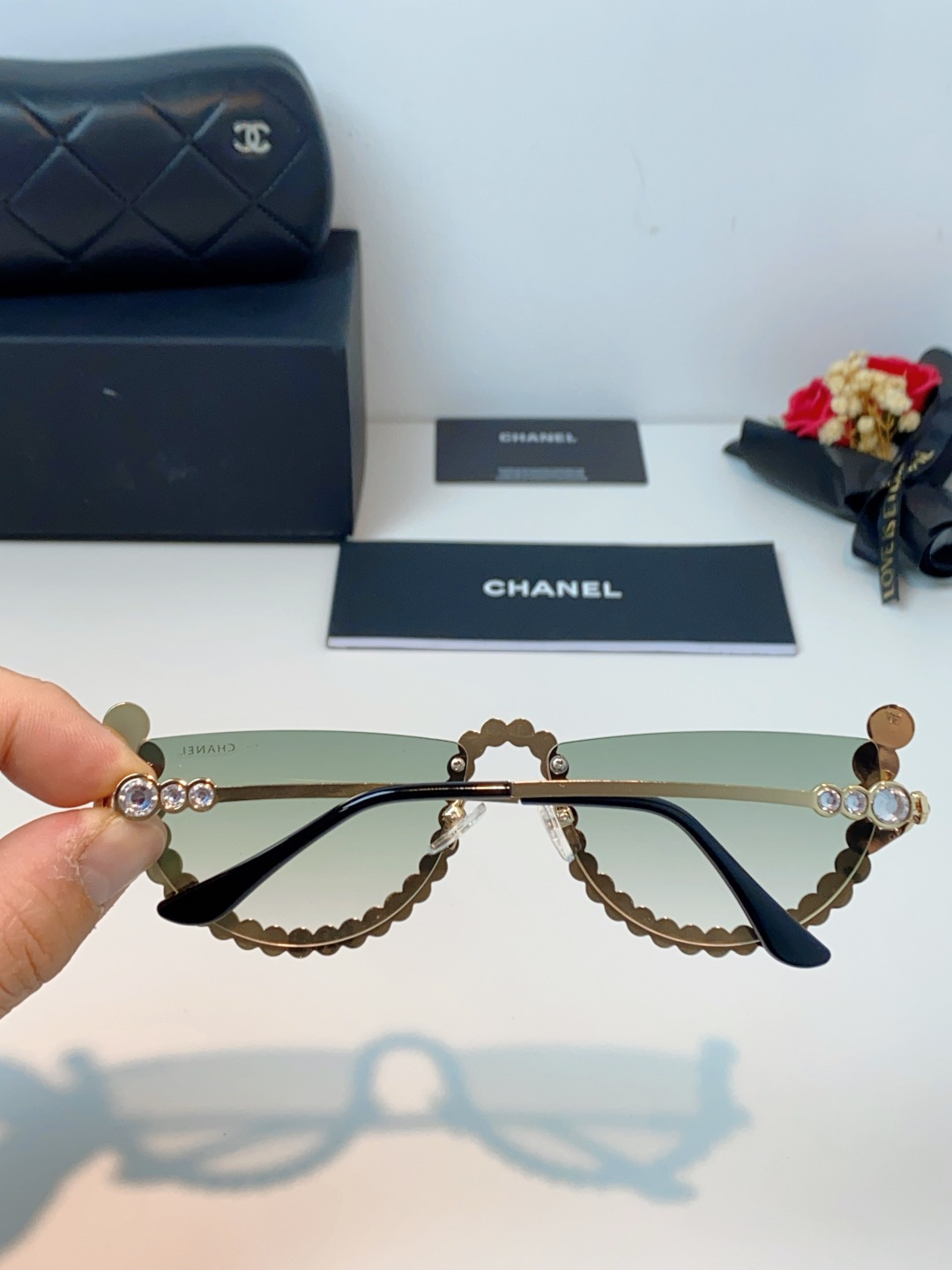 Chanel香奈儿 2026新款欧美个性网红珍珠镶钻太阳眼镜金属下半框时尚凹造型墨镜女士墨镜