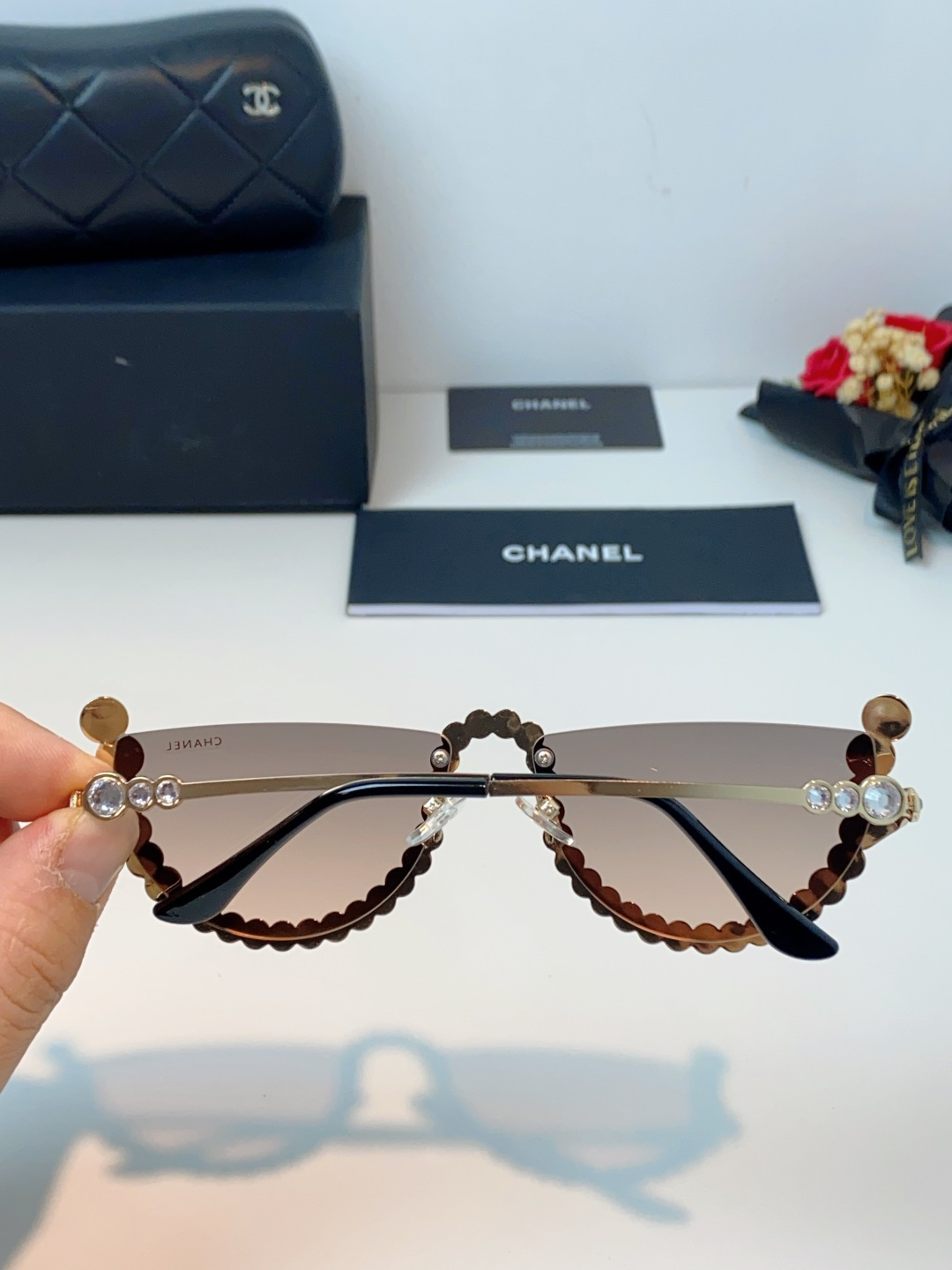 Chanel香奈儿 2026新款欧美个性网红珍珠镶钻太阳眼镜金属下半框时尚凹造型墨镜女士墨镜