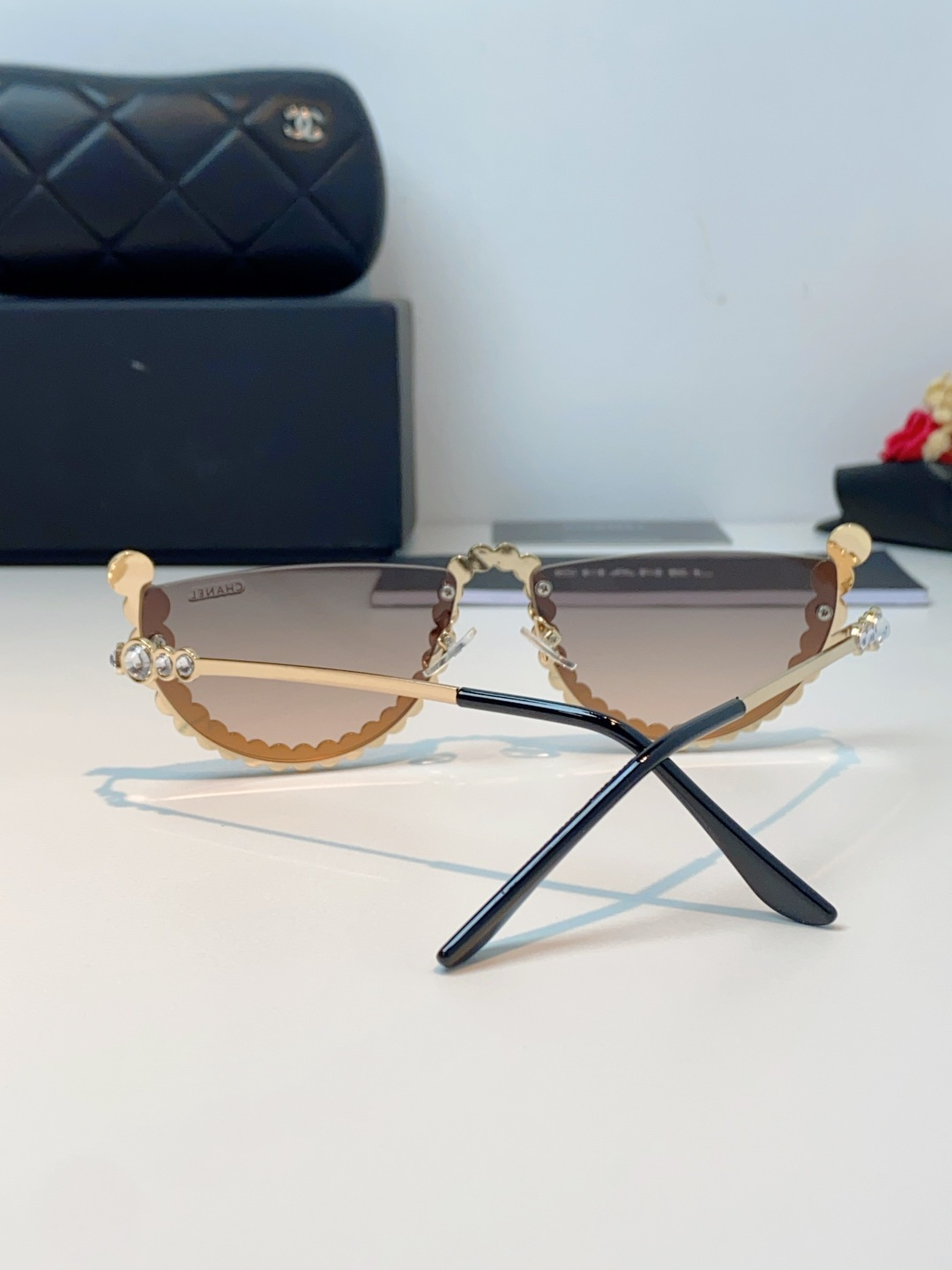 Chanel香奈儿 2026新款欧美个性网红珍珠镶钻太阳眼镜金属下半框时尚凹造型墨镜女士墨镜