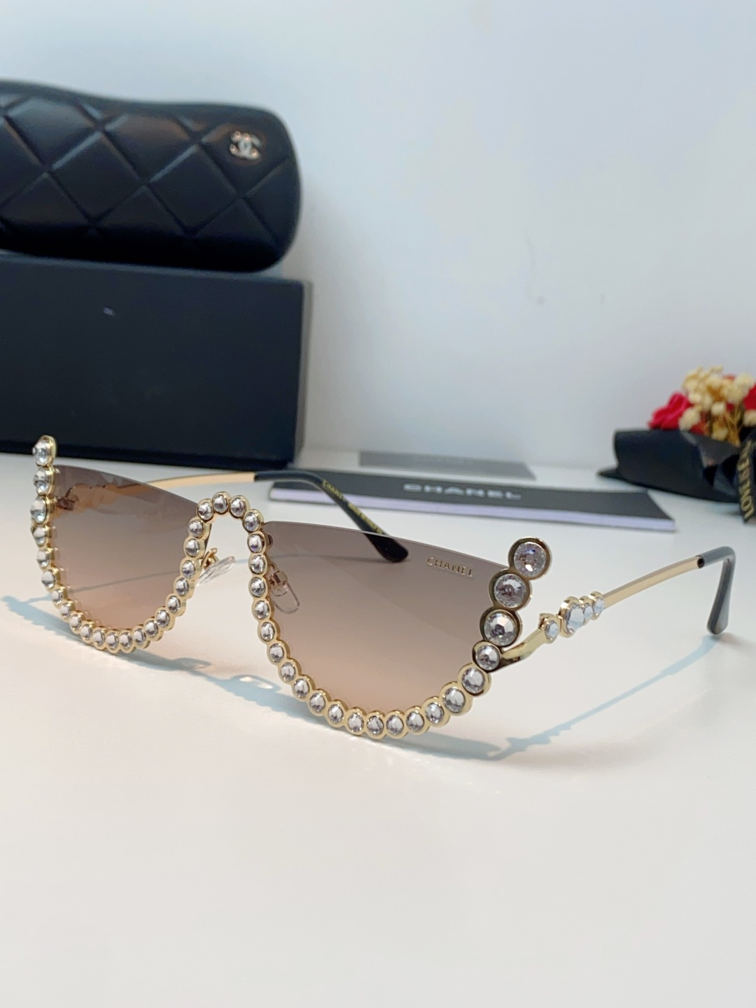 Chanel香奈儿 2026新款欧美个性网红珍珠镶钻太阳眼镜金属下半框时尚凹造型墨镜女士墨镜