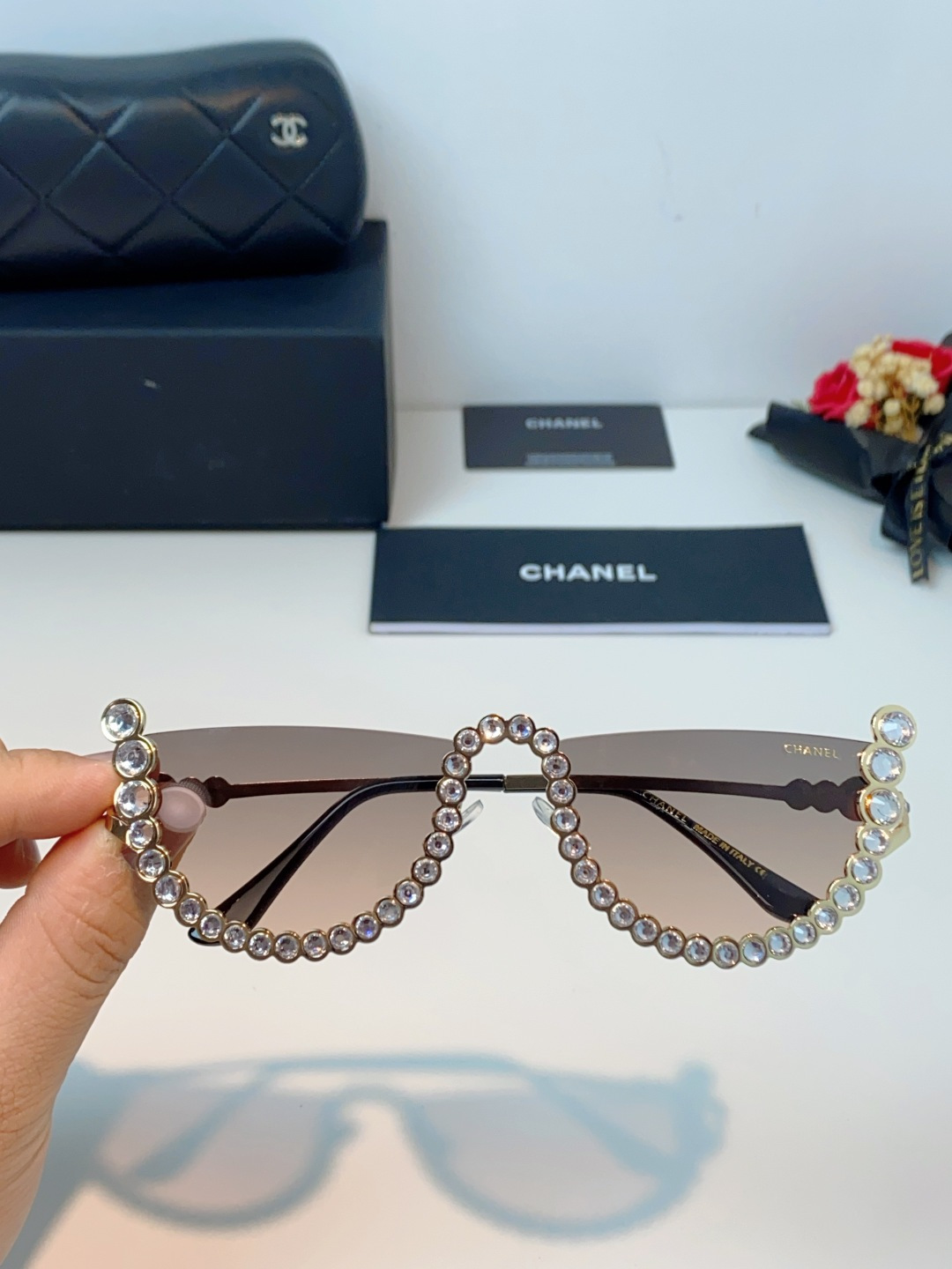 Chanel香奈儿 2026新款欧美个性网红珍珠镶钻太阳眼镜金属下半框时尚凹造型墨镜女士墨镜