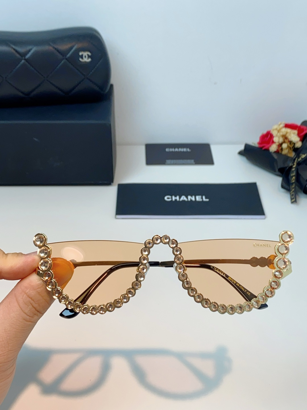 Chanel香奈儿 2026新款欧美个性网红珍珠镶钻太阳眼镜金属下半框时尚凹造型墨镜女士墨镜