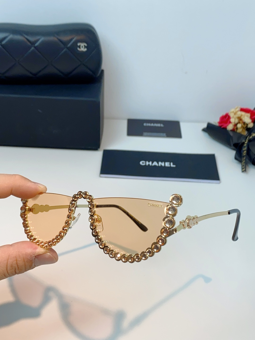 Chanel香奈儿 2026新款欧美个性网红珍珠镶钻太阳眼镜金属下半框时尚凹造型墨镜女士墨镜