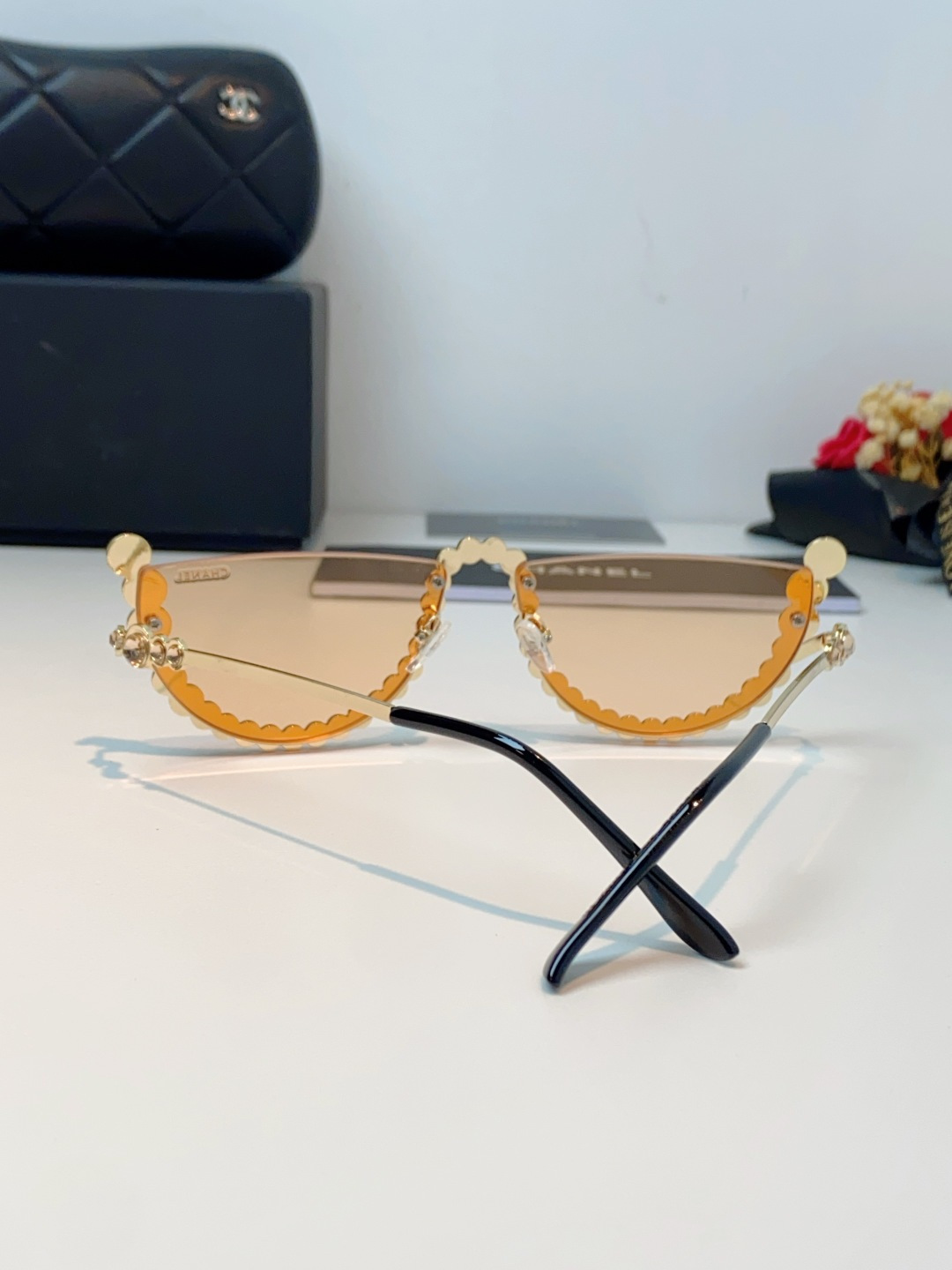 Chanel香奈儿 2026新款欧美个性网红珍珠镶钻太阳眼镜金属下半框时尚凹造型墨镜女士墨镜