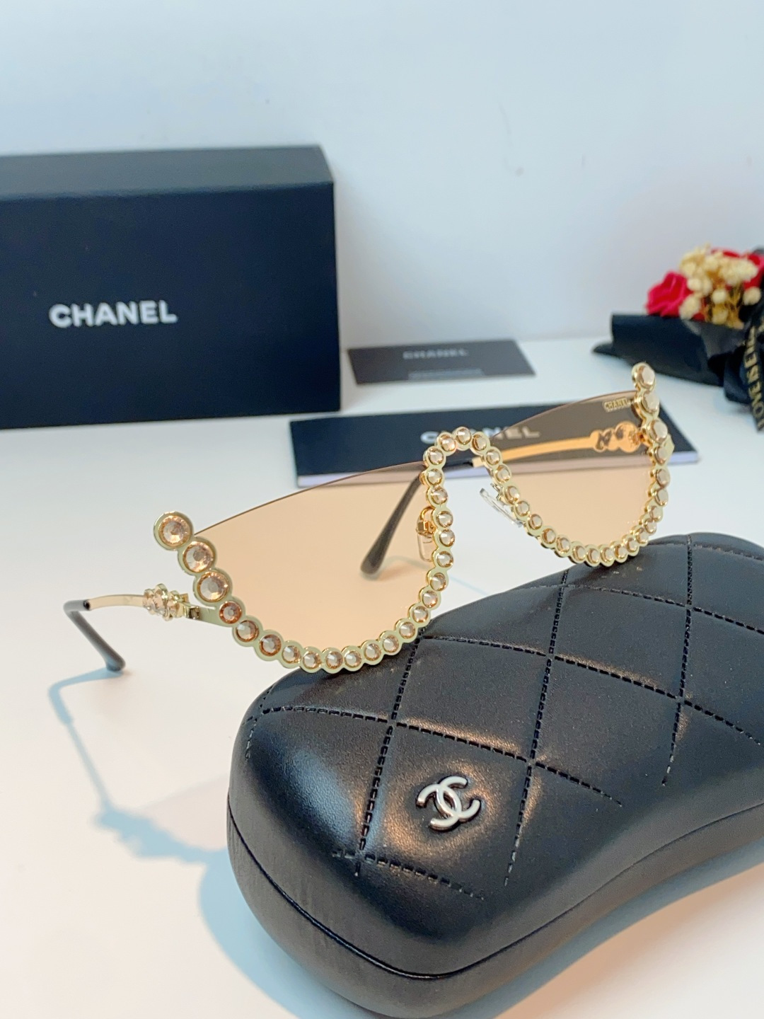 Chanel香奈儿 2026新款欧美个性网红珍珠镶钻太阳眼镜金属下半框时尚凹造型墨镜女士墨镜