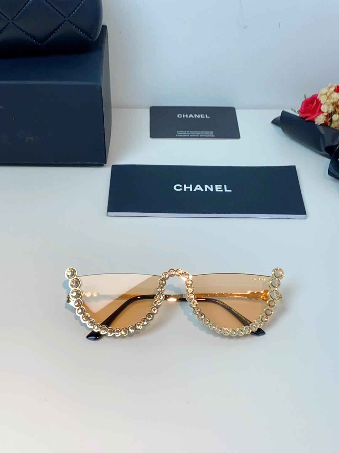 Chanel香奈儿 2026新款欧美个性网红珍珠镶钻太阳眼镜金属下半框时尚凹造型墨镜女士墨镜