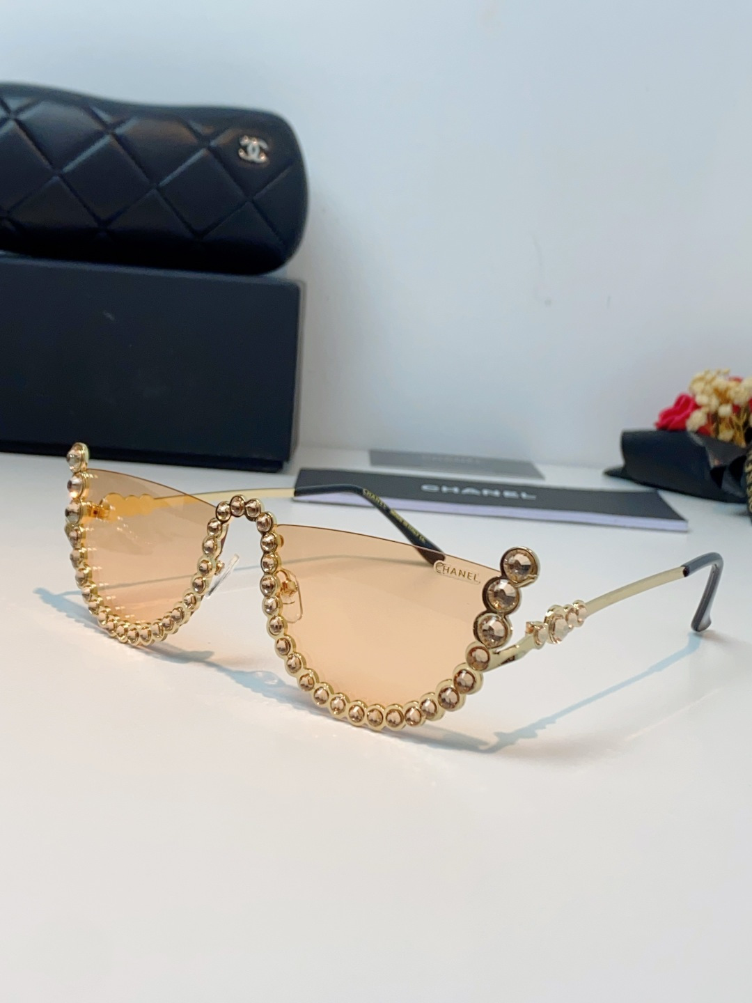 Chanel香奈儿 2026新款欧美个性网红珍珠镶钻太阳眼镜金属下半框时尚凹造型墨镜女士墨镜