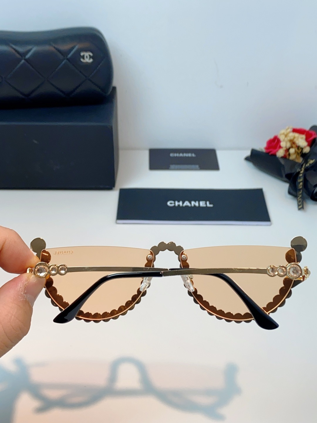 Chanel香奈儿 2026新款欧美个性网红珍珠镶钻太阳眼镜金属下半框时尚凹造型墨镜女士墨镜