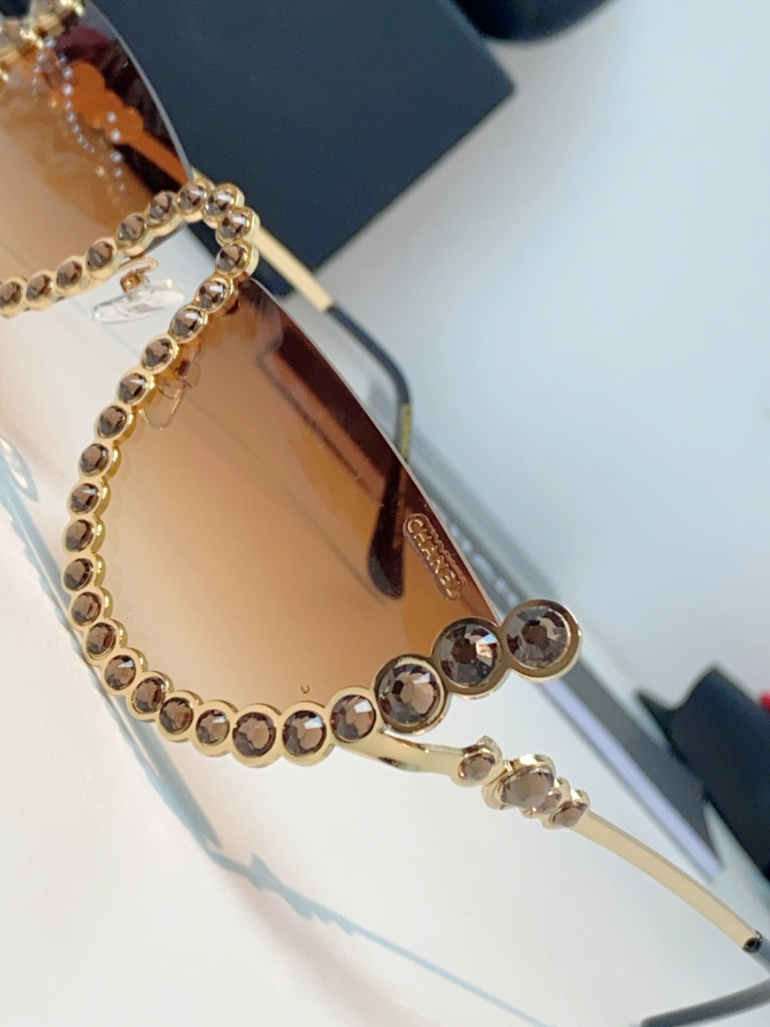 Chanel香奈儿 2026新款欧美个性网红珍珠镶钻太阳眼镜金属下半框时尚凹造型墨镜女士墨镜