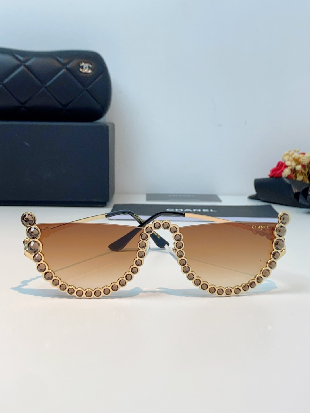 Chanel香奈儿 2026新款欧美个性网红珍珠镶钻太阳眼镜金属下半框时尚凹造型墨镜女士墨镜