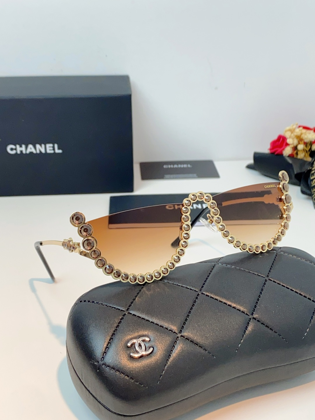 Chanel香奈儿 2026新款欧美个性网红珍珠镶钻太阳眼镜金属下半框时尚凹造型墨镜女士墨镜