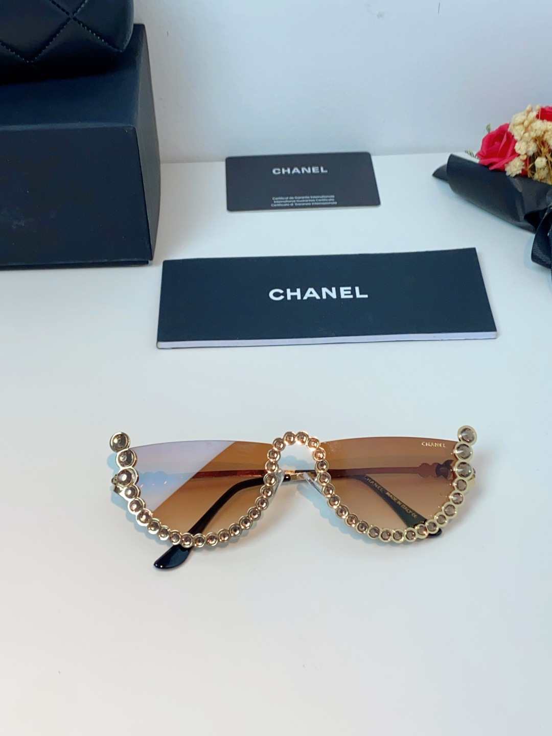 Chanel香奈儿 2026新款欧美个性网红珍珠镶钻太阳眼镜金属下半框时尚凹造型墨镜女士墨镜