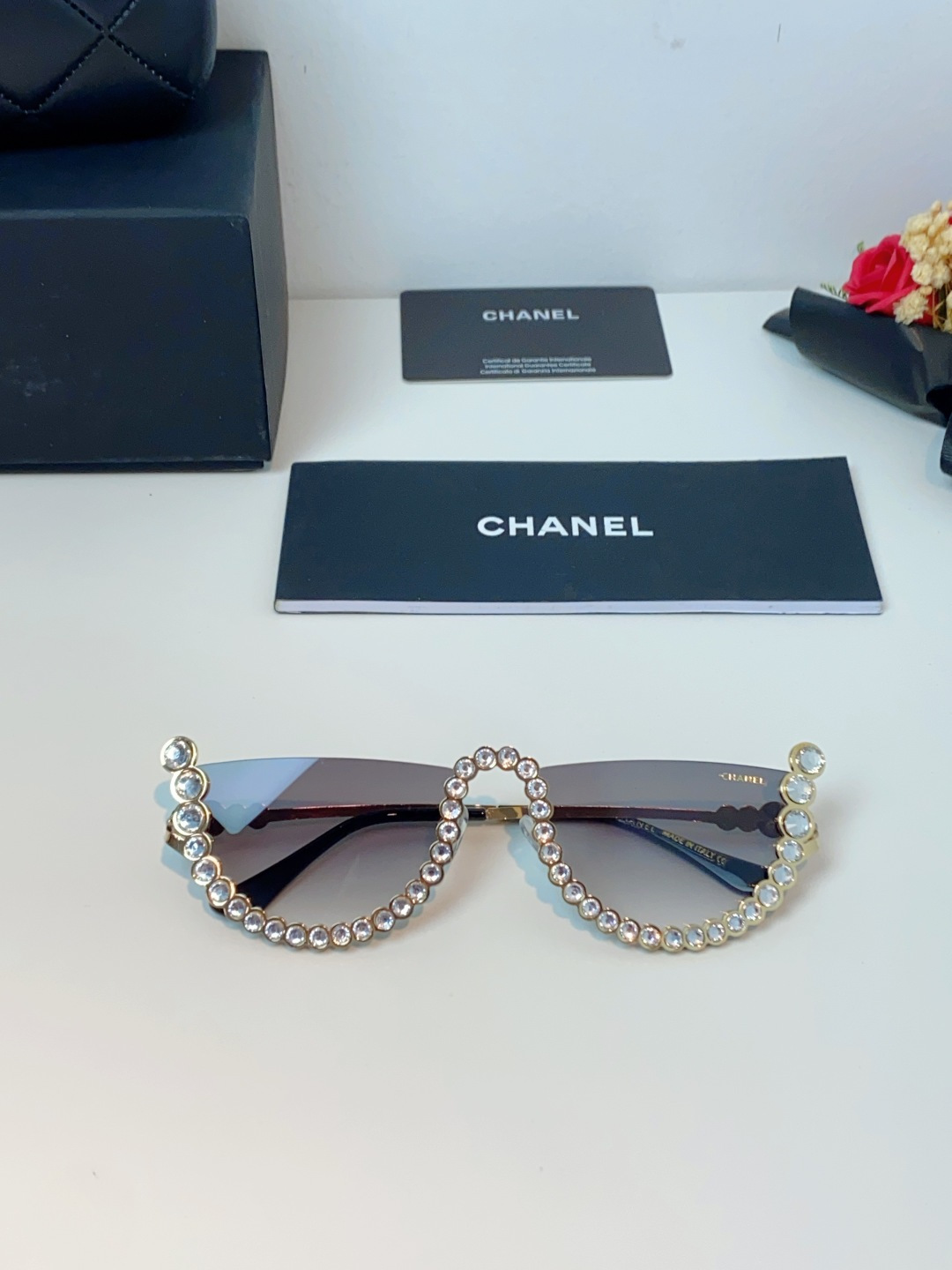 Chanel香奈儿 2026新款欧美个性网红珍珠镶钻太阳眼镜金属下半框时尚凹造型墨镜女士墨镜