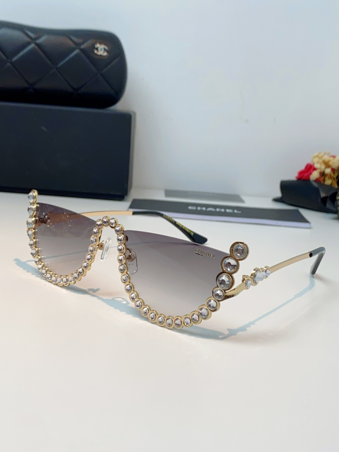Chanel香奈儿 2026新款欧美个性网红珍珠镶钻太阳眼镜金属下半框时尚凹造型墨镜女士墨镜