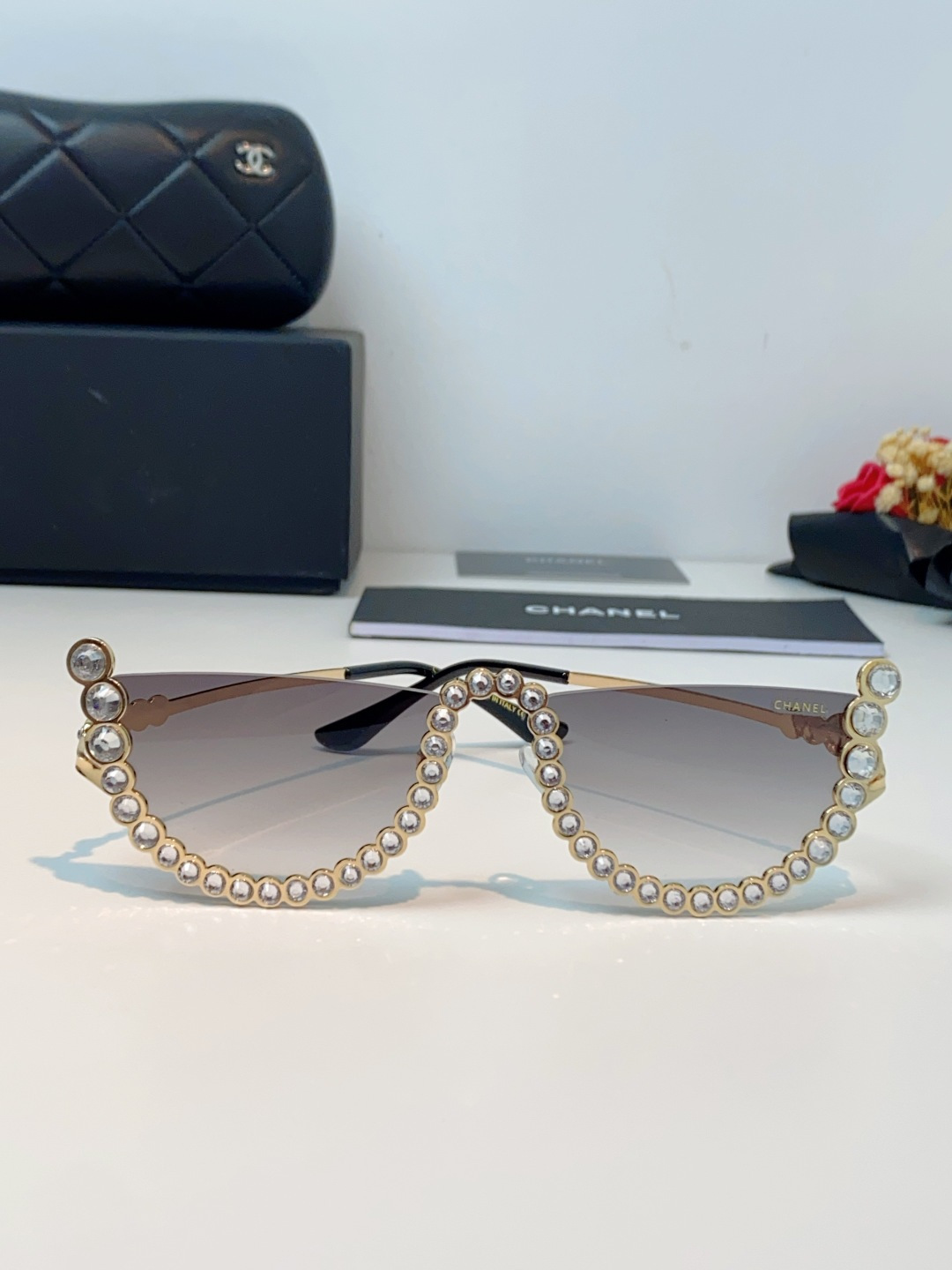 Chanel香奈儿 2026新款欧美个性网红珍珠镶钻太阳眼镜金属下半框时尚凹造型墨镜女士墨镜
