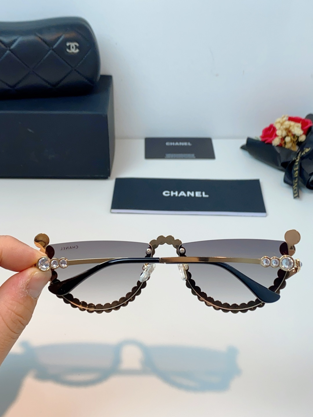 Chanel香奈儿 2026新款欧美个性网红珍珠镶钻太阳眼镜金属下半框时尚凹造型墨镜女士墨镜