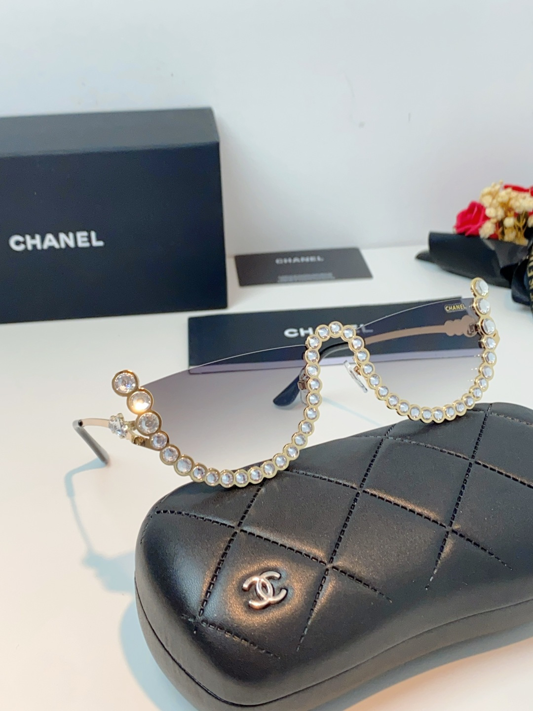 Chanel香奈儿 2026新款欧美个性网红珍珠镶钻太阳眼镜金属下半框时尚凹造型墨镜女士墨镜