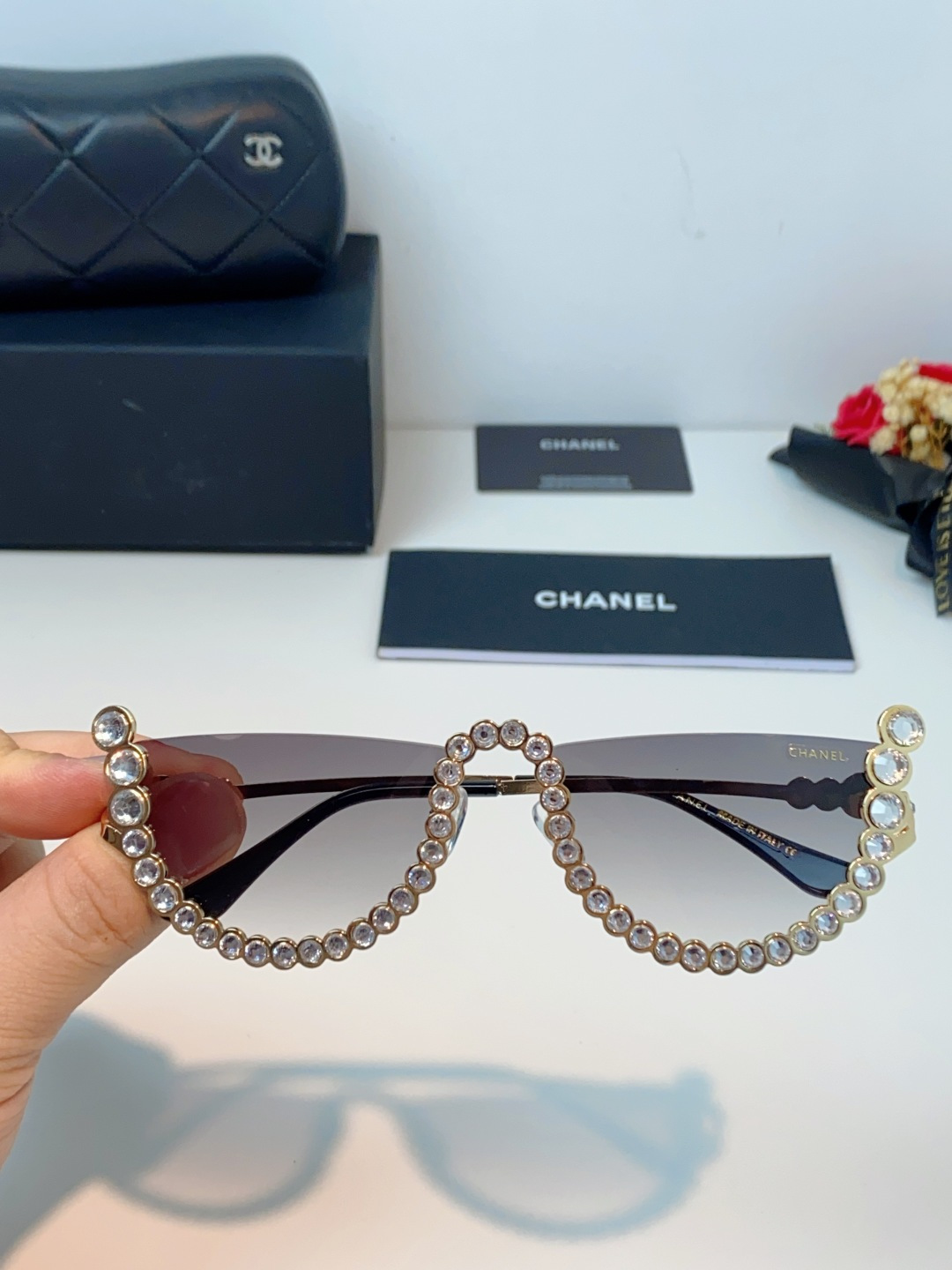 Chanel香奈儿 2026新款欧美个性网红珍珠镶钻太阳眼镜金属下半框时尚凹造型墨镜女士墨镜