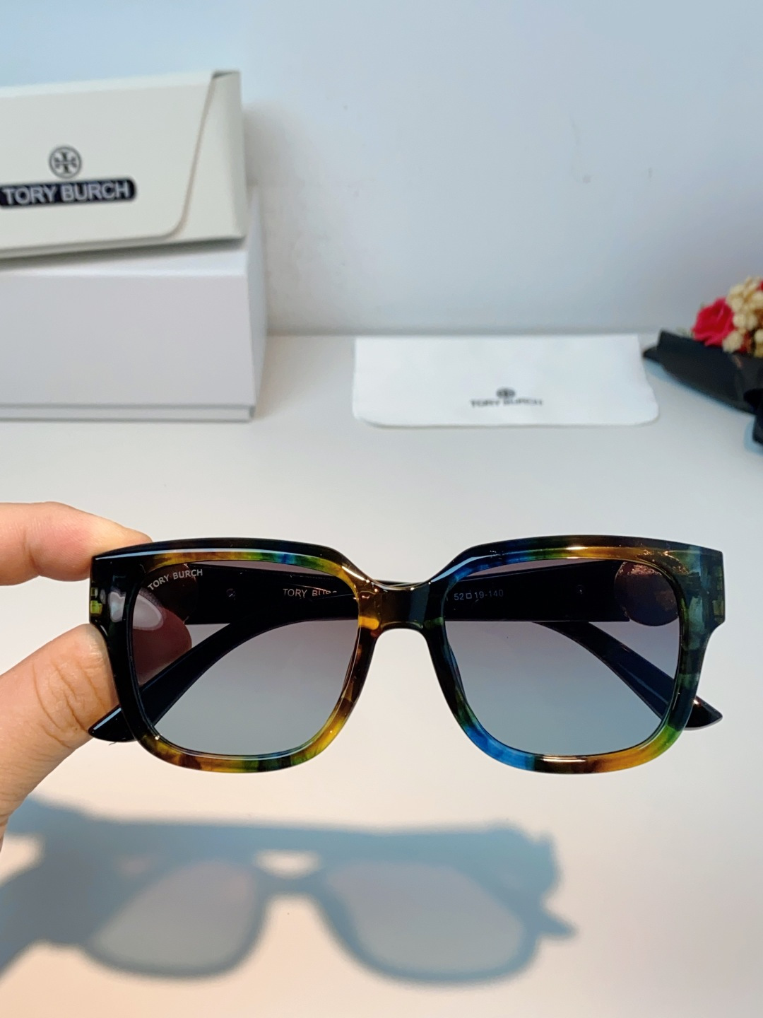 Tory Burch托里伯奇 2026新款遮阳镜精致设计粗腿大框春季新款太阳镜女士墨镜